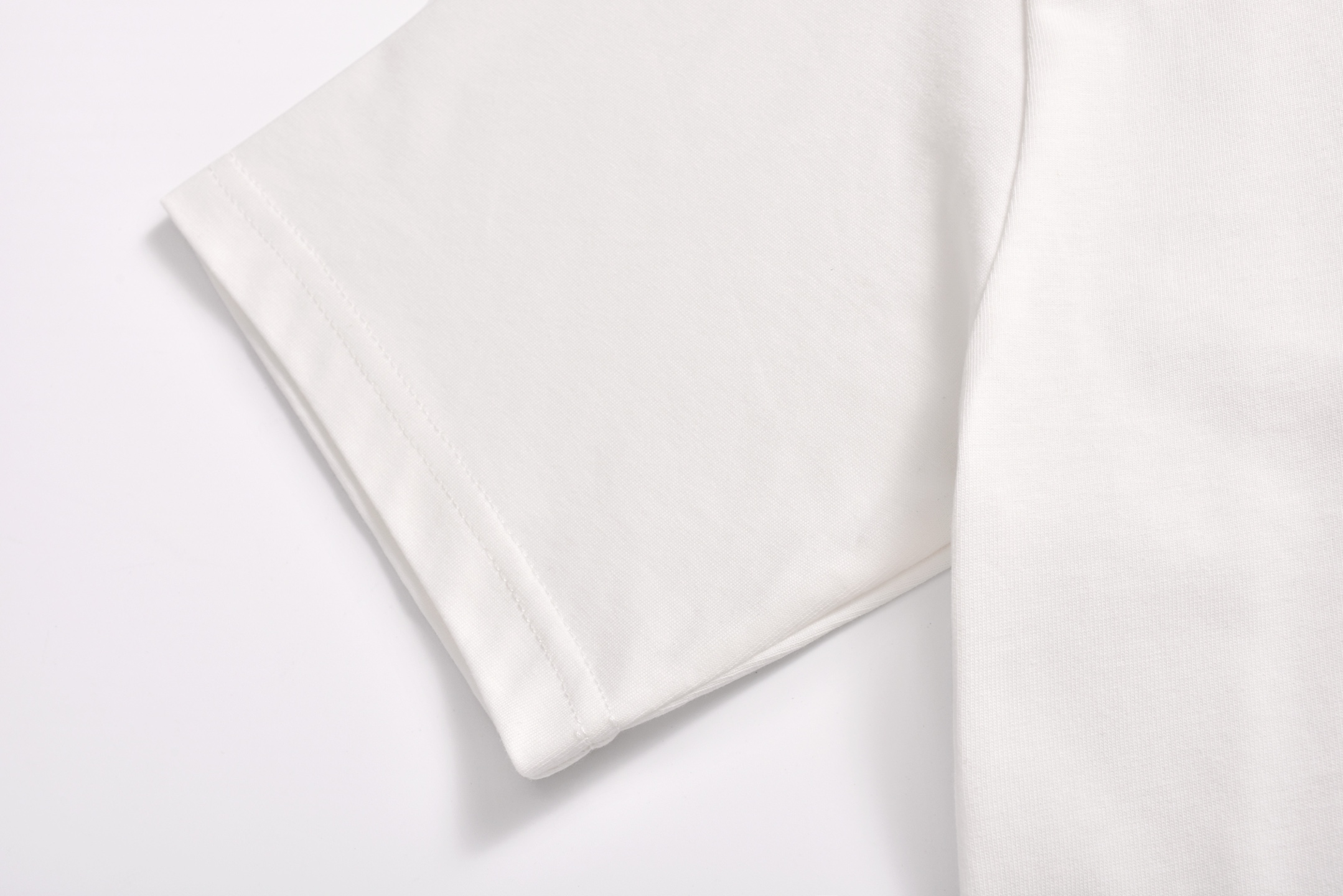 Moncler 蒙口 白标 字母 圆领 宽松 透气 短袖T恤 白色A2  J20918C000218390T032  