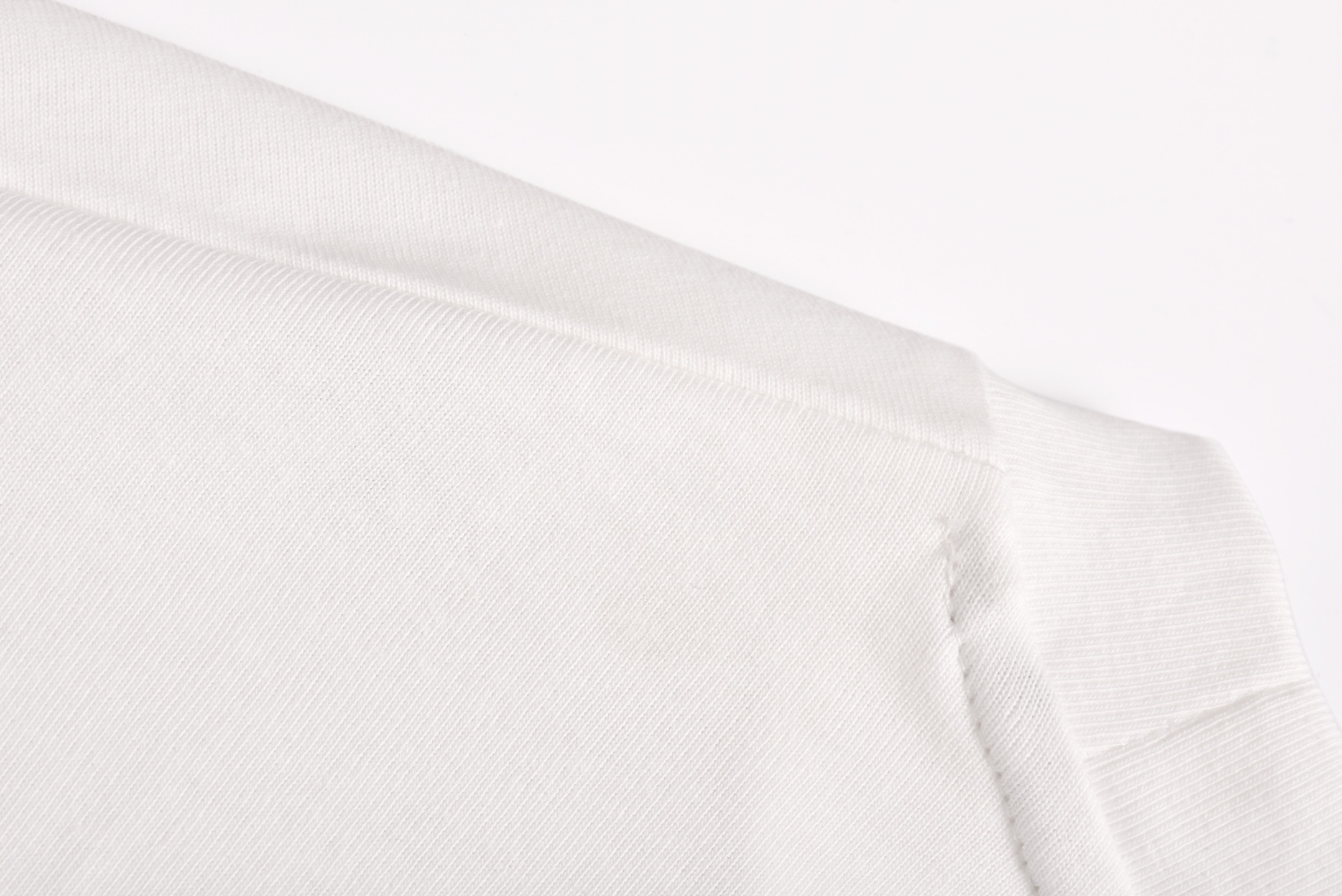 Moncler 蒙口 白标 字母 圆领 宽松 透气 短袖T恤 白色A2  J20918C000218390T032  