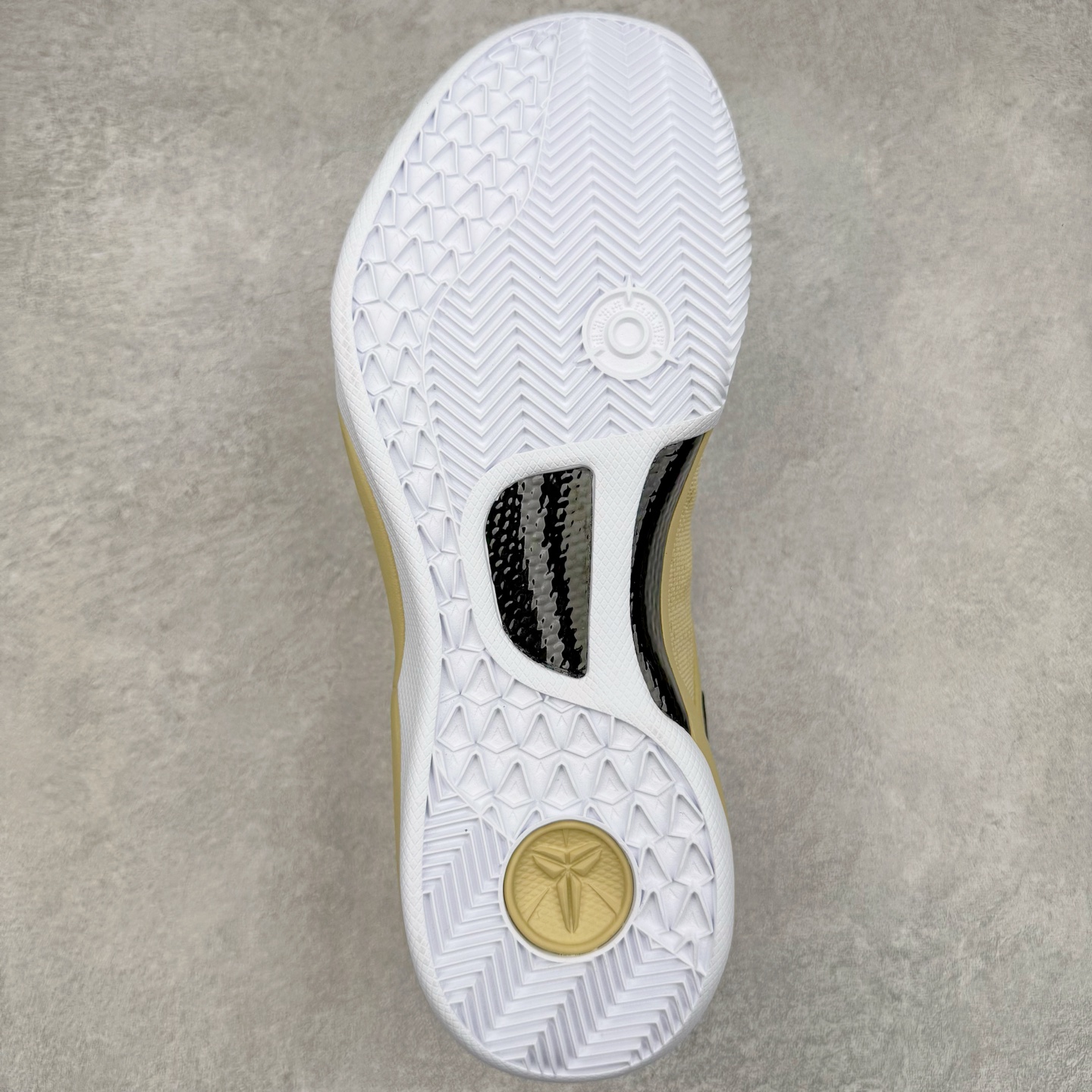 GX Kobe 8 Protro  科比8 低筒  全掌LUNARLON 鞋墊 籃球鞋 實戰鞋 球鞋 男鞋 波鞋 卡其色 HM6469-701