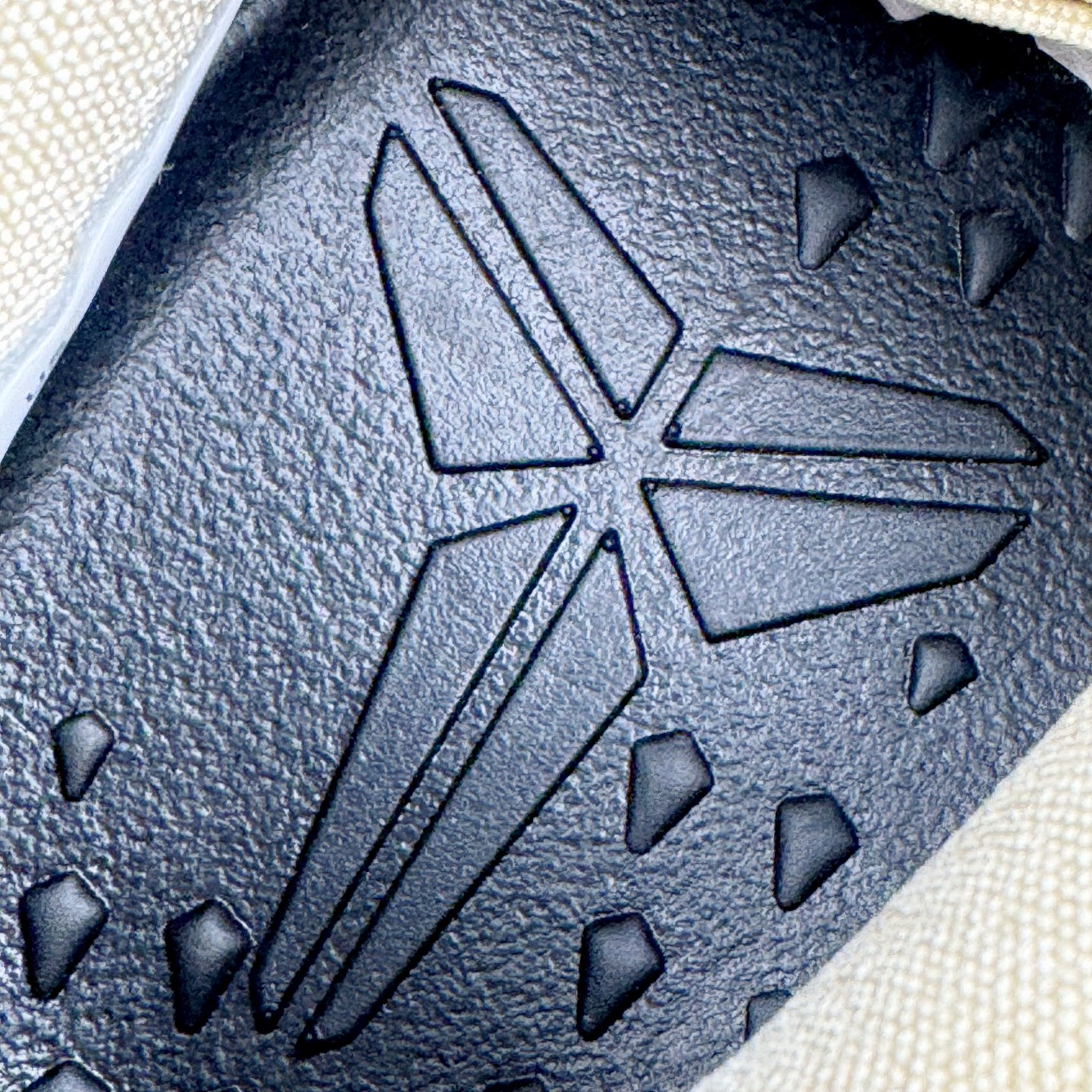 GX Kobe 8 Protro  科比8 低筒  全掌LUNARLON 鞋墊 籃球鞋 實戰鞋 球鞋 男鞋 波鞋 卡其色 HM6469-701