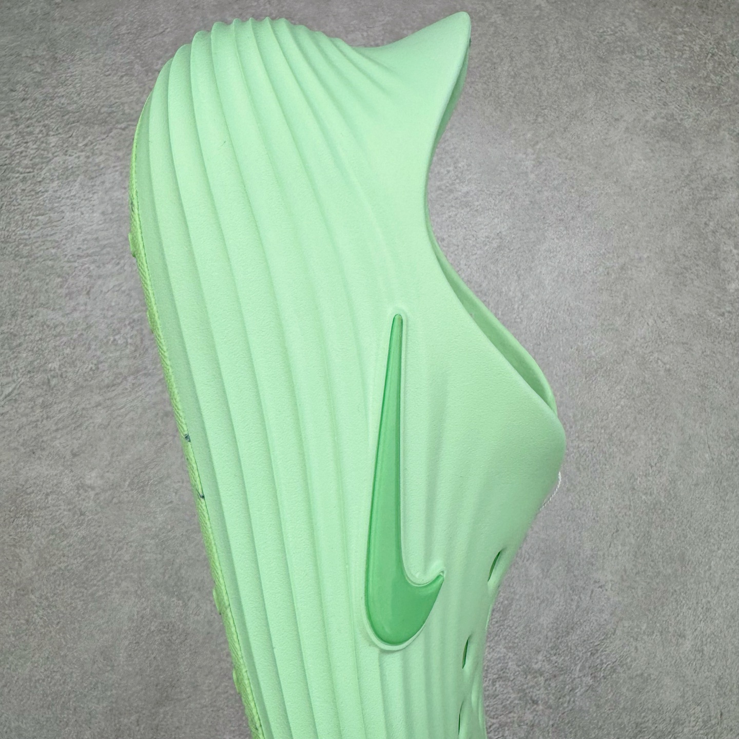 正确复合底 Nike Reactx Rejuven8 洞洞鞋 简约舒适  室外拖鞋 男女同款 绿色 HV5062-700