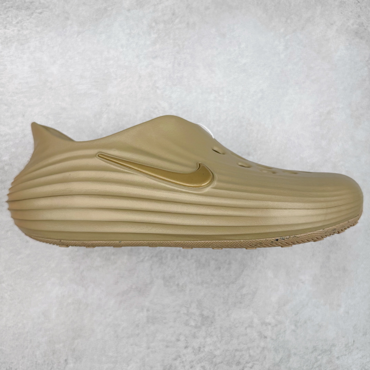 正确复合底 Nike Reactx Rejuven8 洞洞鞋 简约舒适  室外拖鞋 男女同款 卡其  HV5060-200