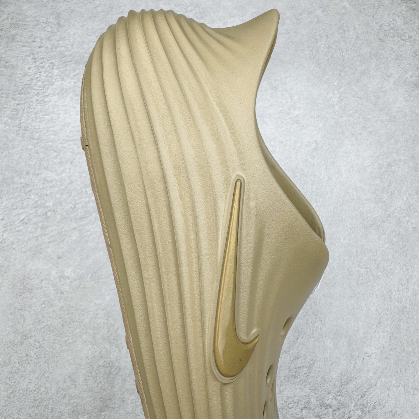 正确复合底 Nike Reactx Rejuven8 洞洞鞋 简约舒适  室外拖鞋 男女同款 卡其  HV5060-200