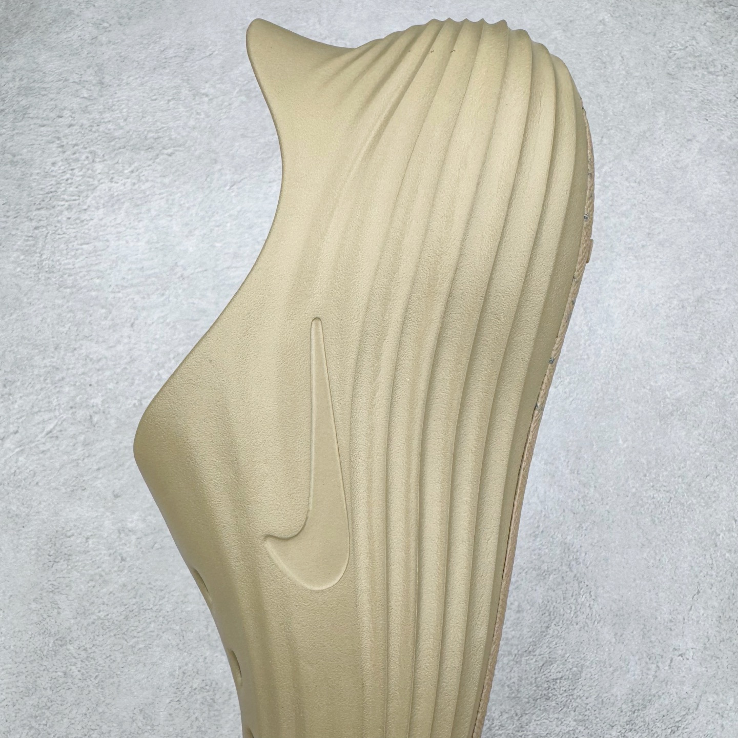 正确复合底 Nike Reactx Rejuven8 洞洞鞋 简约舒适  室外拖鞋 男女同款 卡其  HV5060-200