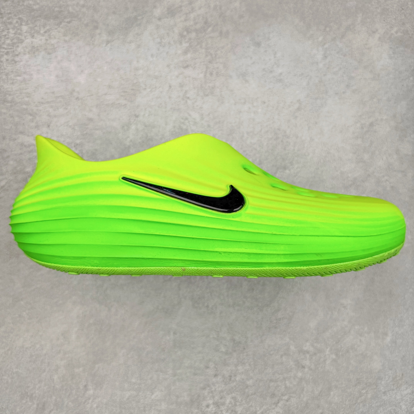 正确复合底 Nike Reactx Rejuven8 洞洞鞋 简约舒适  室外拖鞋 男女同款 荧光绿  HV5060-300