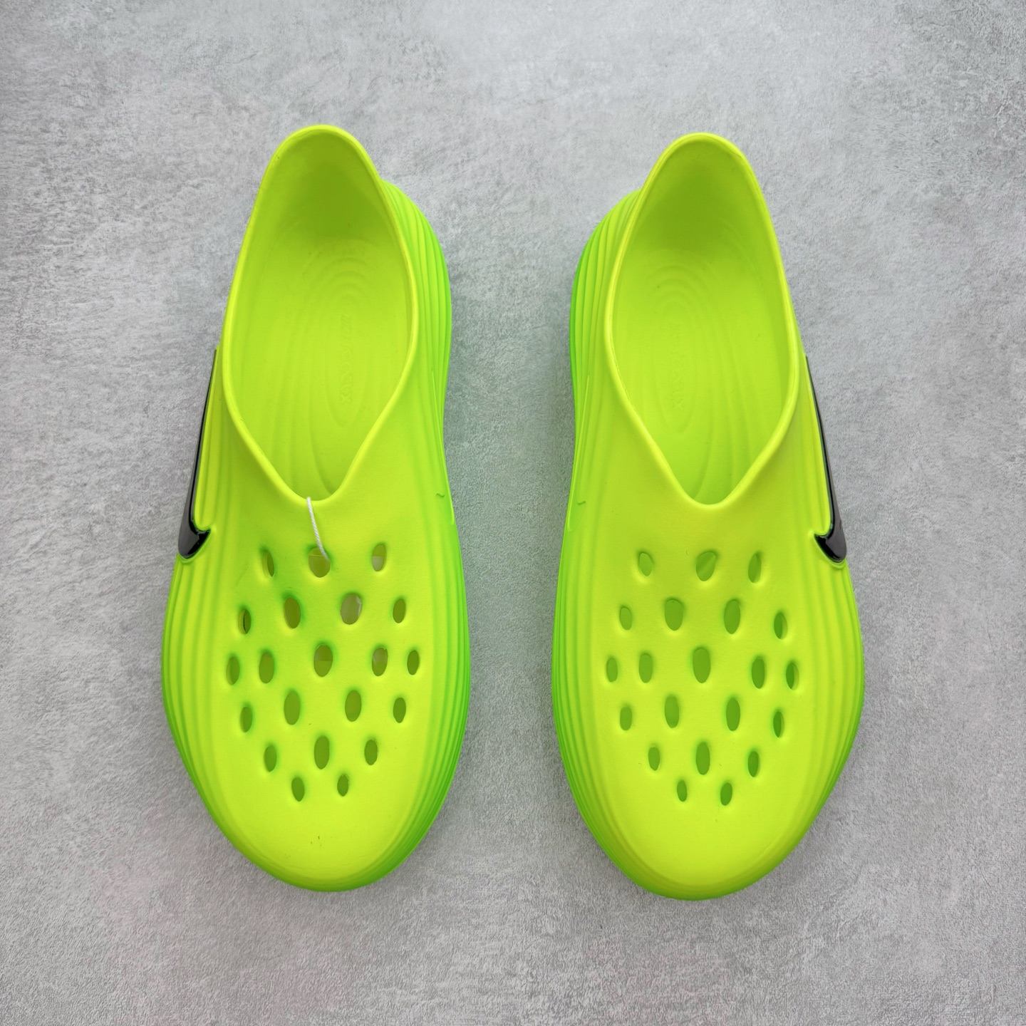 正确复合底 Nike Reactx Rejuven8 洞洞鞋 简约舒适  室外拖鞋 男女同款 荧光绿  HV5060-300