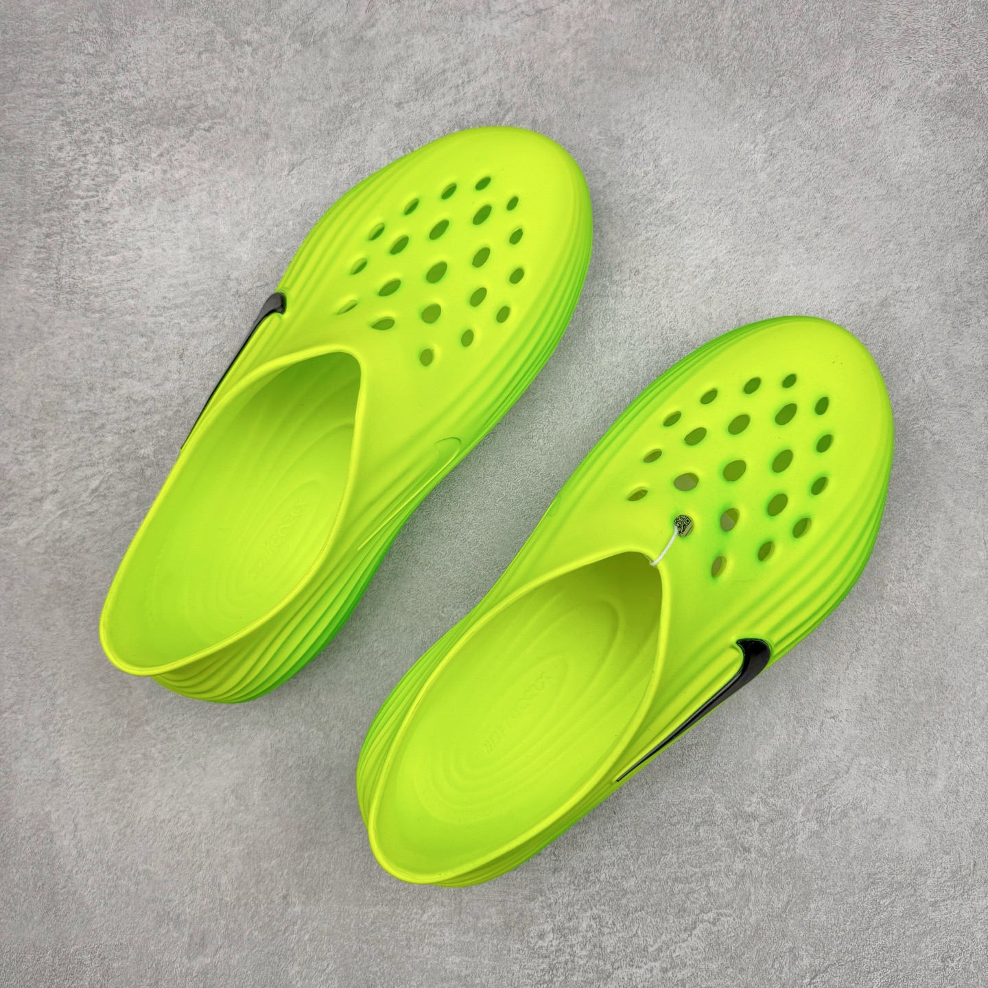 正确复合底 Nike Reactx Rejuven8 洞洞鞋 简约舒适  室外拖鞋 男女同款 荧光绿  HV5060-300