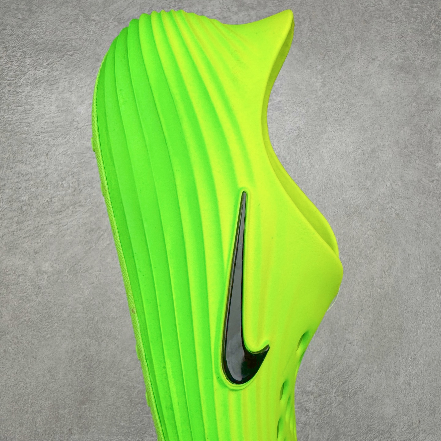 正确复合底 Nike Reactx Rejuven8 洞洞鞋 简约舒适  室外拖鞋 男女同款 荧光绿  HV5060-300