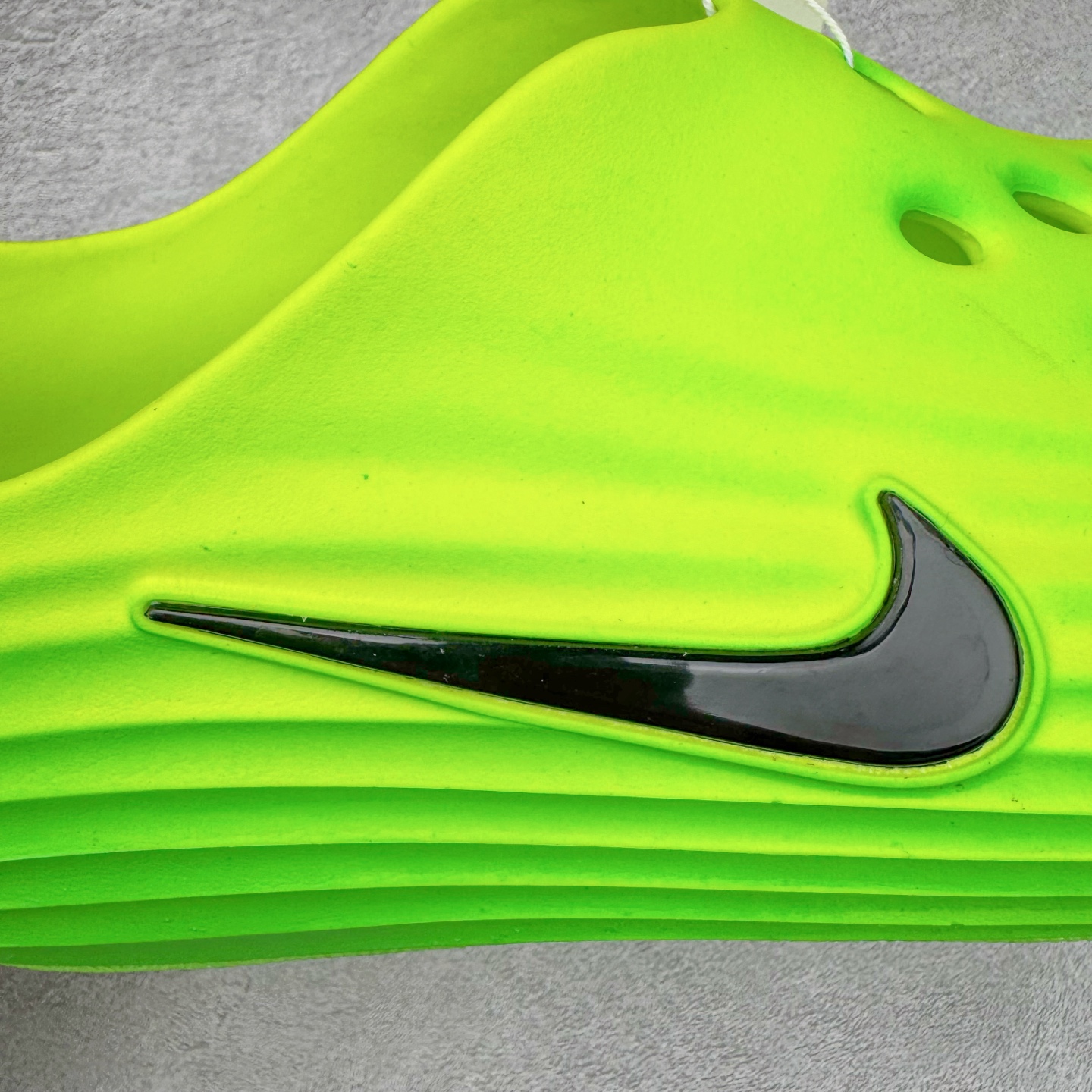 正确复合底 Nike Reactx Rejuven8 洞洞鞋 简约舒适  室外拖鞋 男女同款 荧光绿  HV5060-300