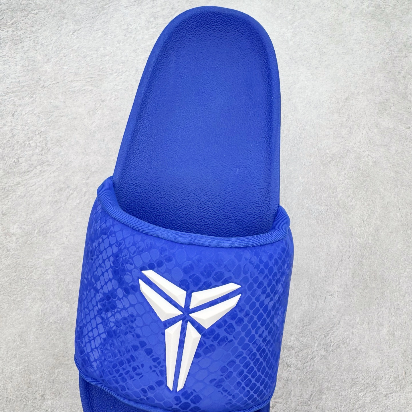 Nike Kobe Offcourt Slide "Hyper Royal" 简约舒适一字拖  室外拖鞋 男女同款  蓝色 F2870-400
