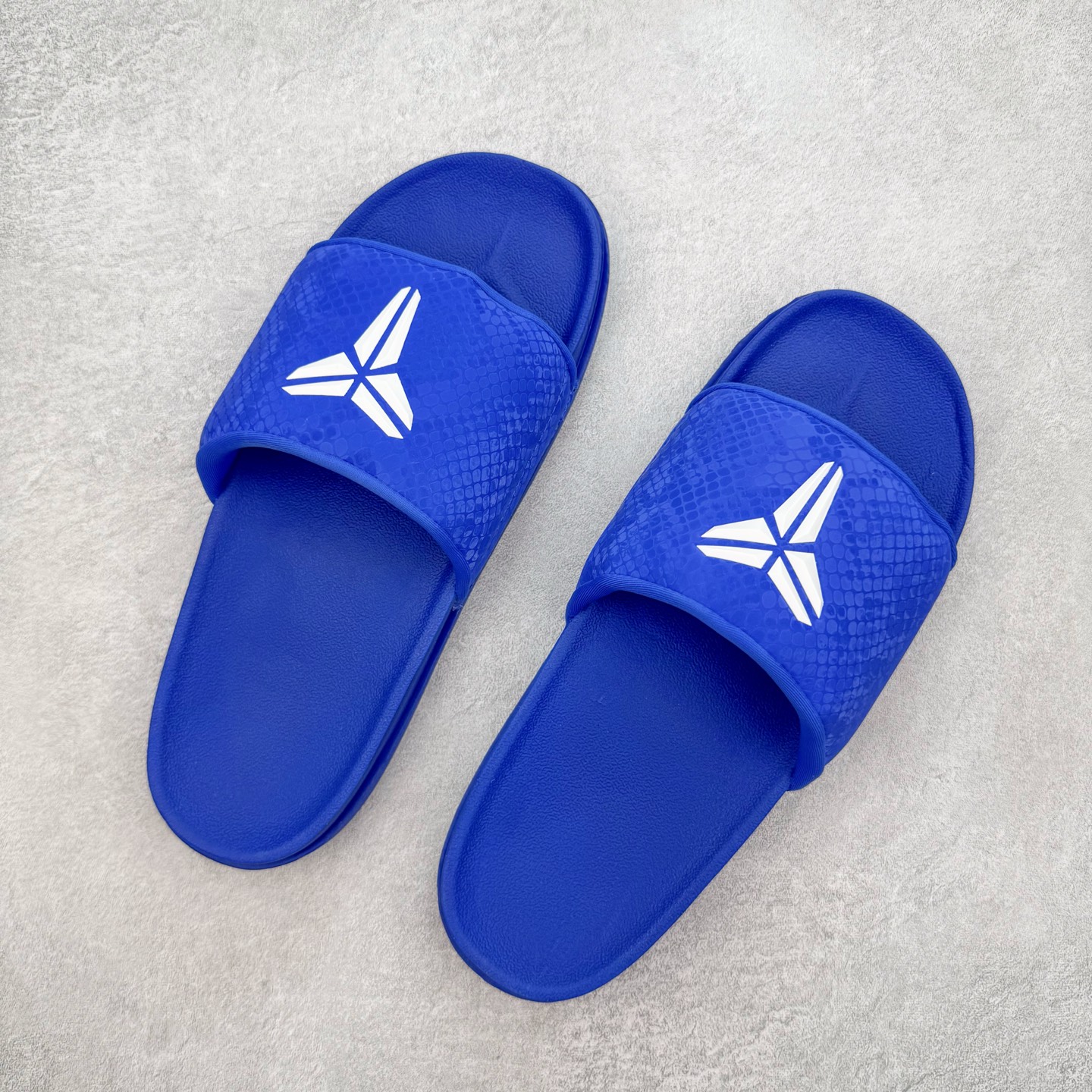 Nike Kobe Offcourt Slide "Hyper Royal" 简约舒适一字拖  室外拖鞋 男女同款  蓝色 F2870-400
