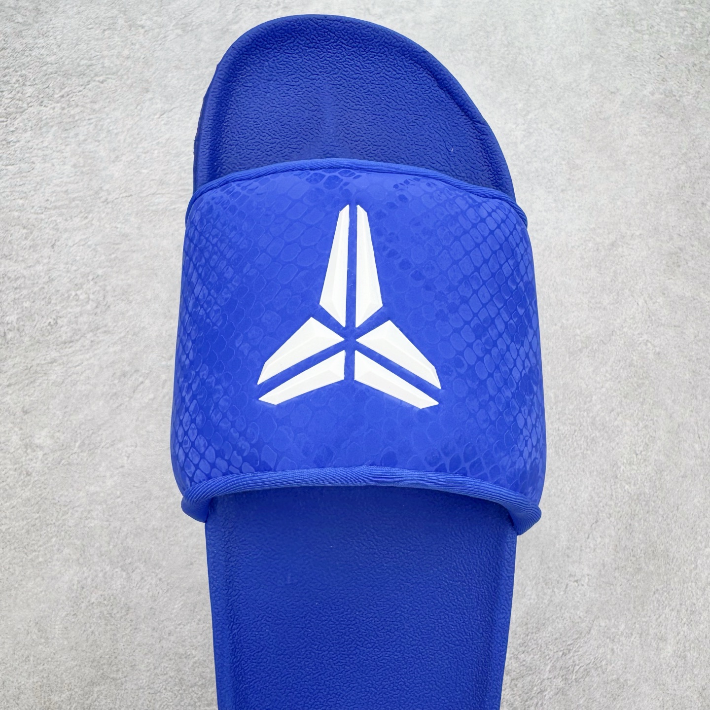 Nike Kobe Offcourt Slide "Hyper Royal" 简约舒适一字拖  室外拖鞋 男女同款  蓝色 F2870-400