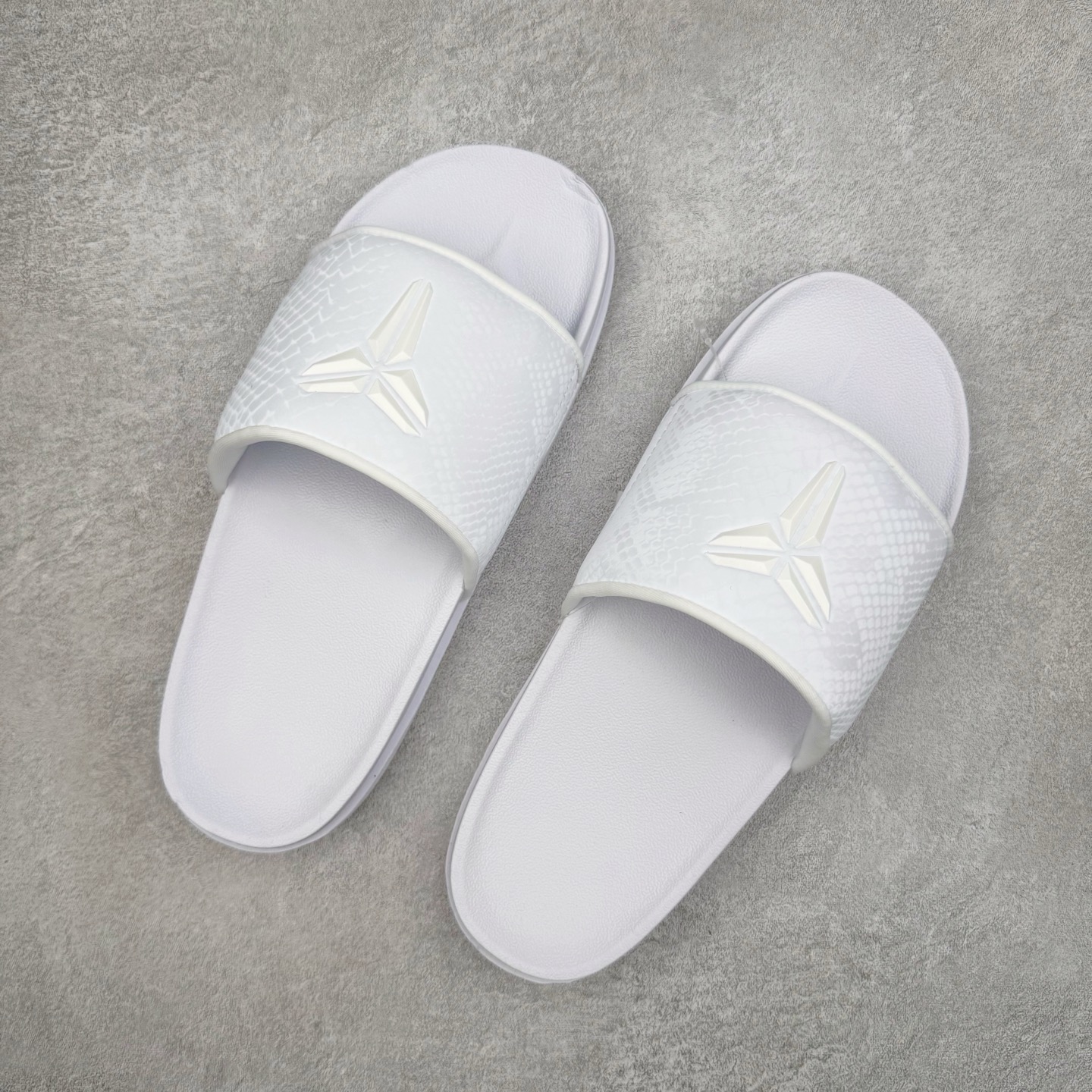 Nike Kobe Offcourt Slide "Hyper Royal" 简约舒适一字拖  室外拖鞋 男女同款  白色  IF2780-100