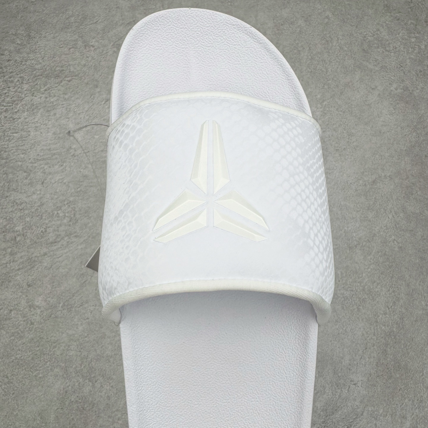 Nike Kobe Offcourt Slide "Hyper Royal" 简约舒适一字拖  室外拖鞋 男女同款  白色  IF2780-100