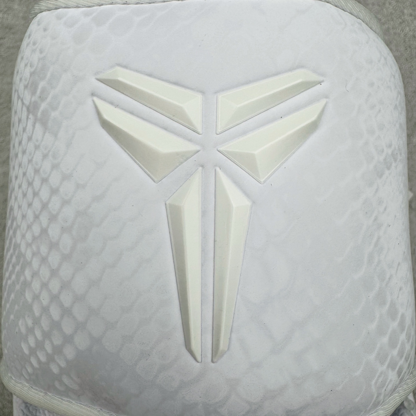 Nike Kobe Offcourt Slide "Hyper Royal" 简约舒适一字拖  室外拖鞋 男女同款  白色  IF2780-100