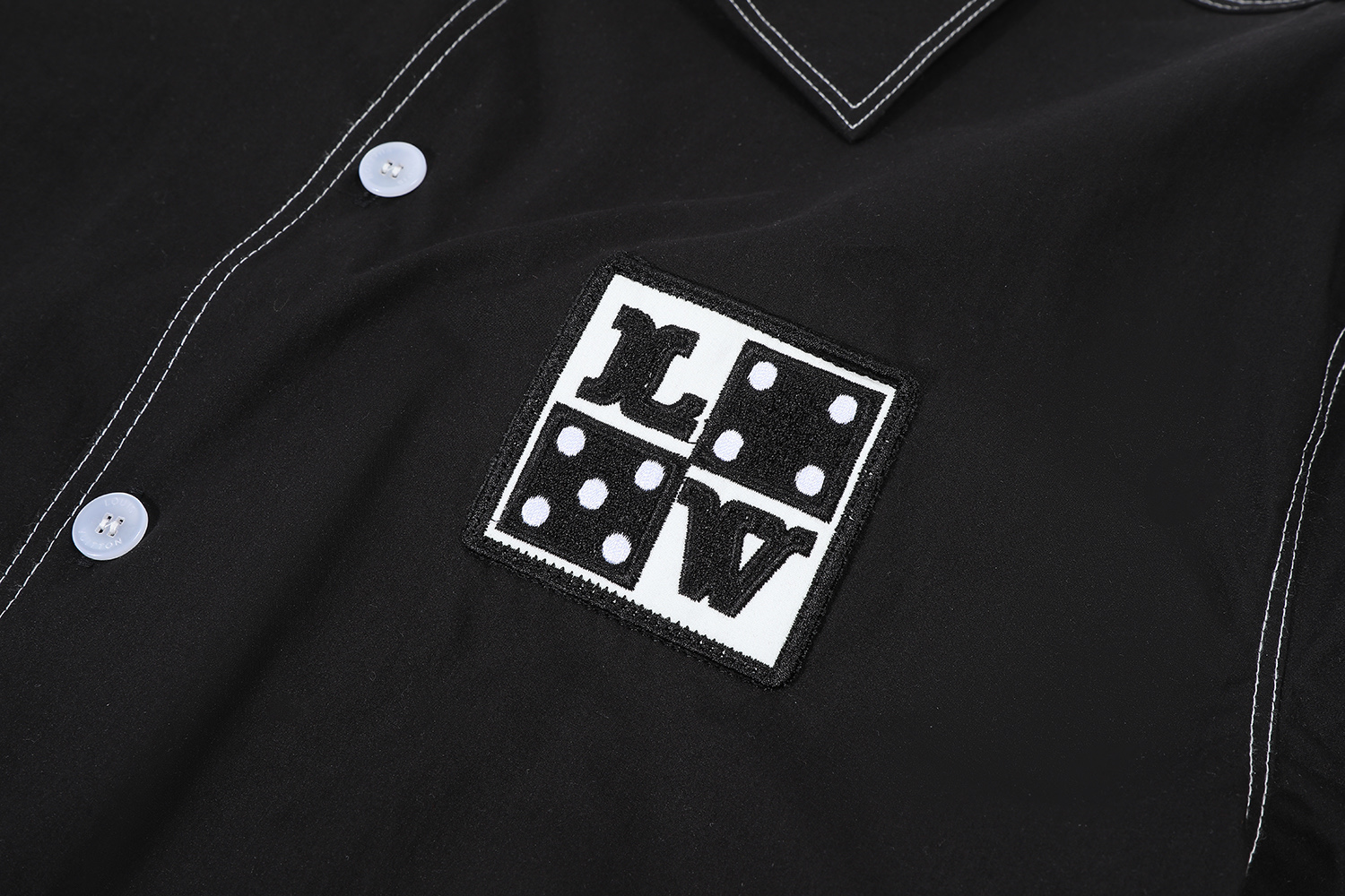 LOUIS VUITTON 路易威登 LV 字母刺绣 衬衫  夏季 T恤 男女同款  短袖 黑色B0 1AFWTU