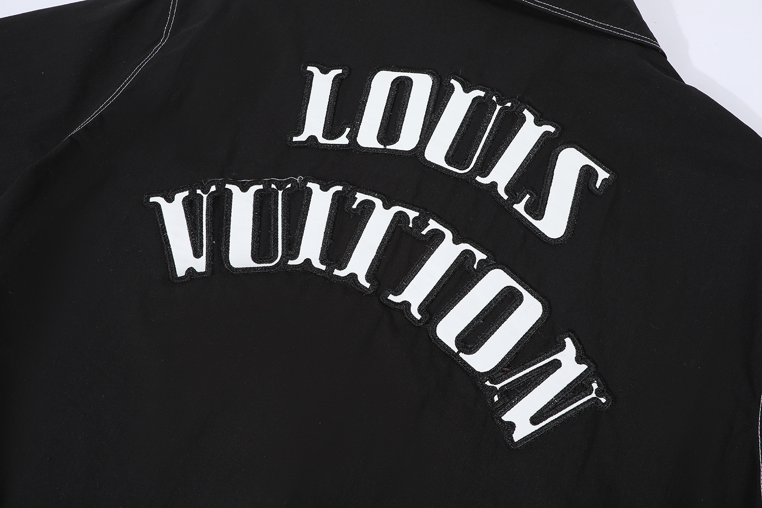 LOUIS VUITTON 路易威登 LV 字母刺绣 衬衫  夏季 T恤 男女同款  短袖 黑色B0 1AFWTU