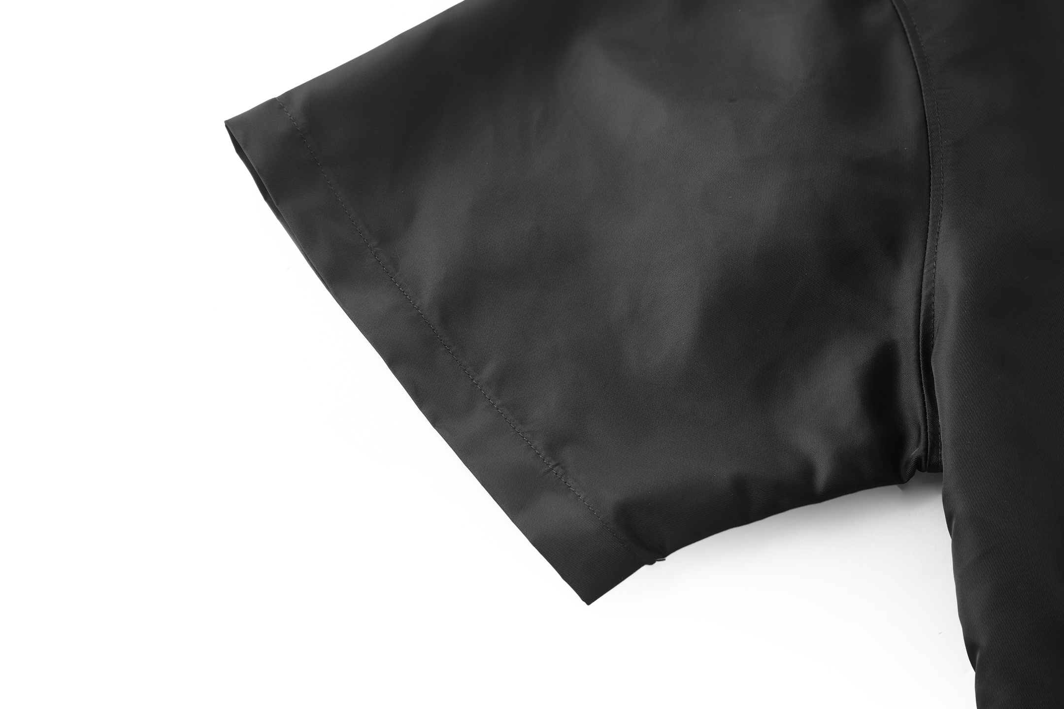 PRADA 普拉达三角标尼龙  衬衫 休闲夏季 短袖 T恤 黑色A2 SC513-S202-1WQ8