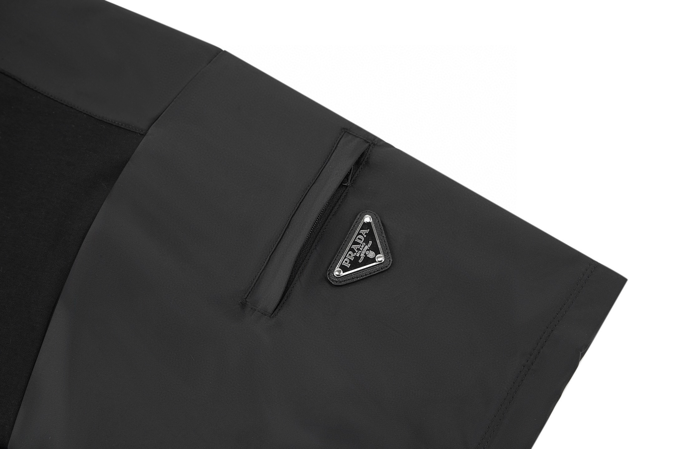 PRADA 普拉达三角标标嵌口袋 休闲夏季 短袖 T恤 黑色A2  