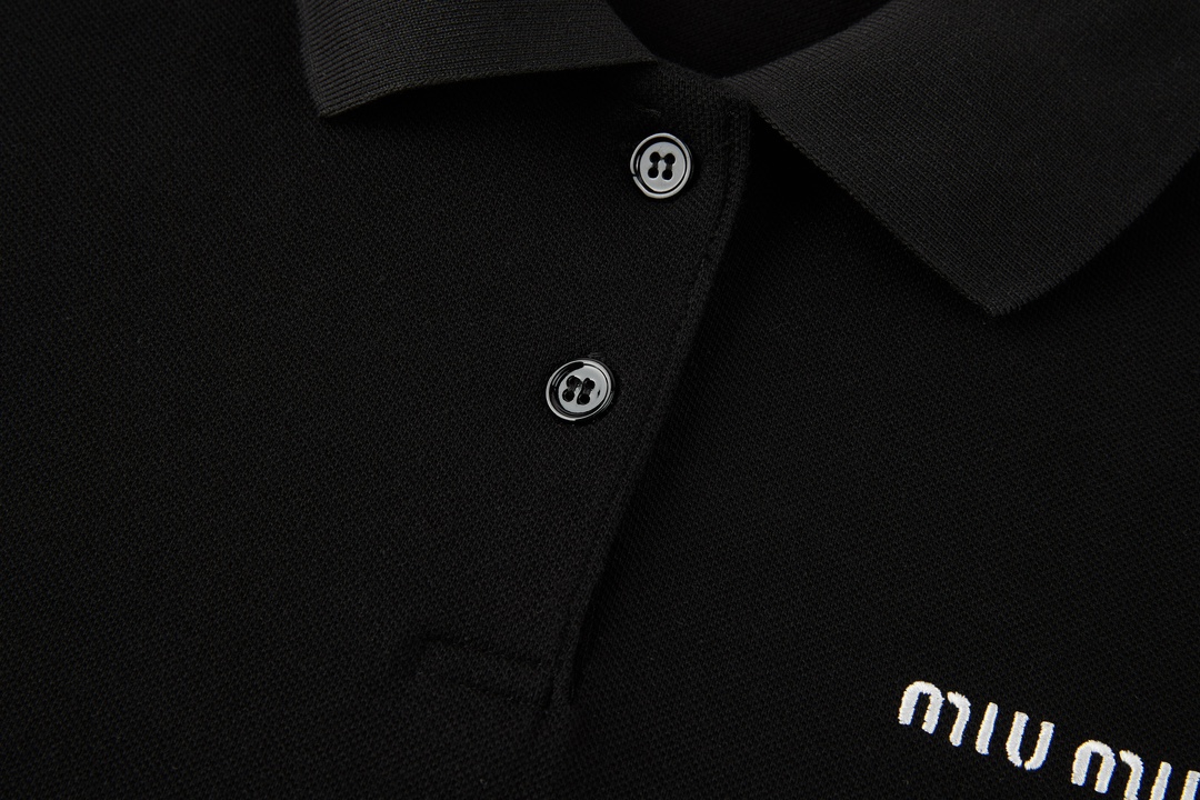 MIU MIU小刺绣POLO衫  纯色短袖 休闲T恤 夏季 黑色 白色 蓝色A2 