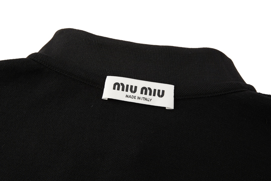 MIU MIU小刺绣POLO衫  纯色短袖 休闲T恤 夏季 黑色 白色 蓝色A2 