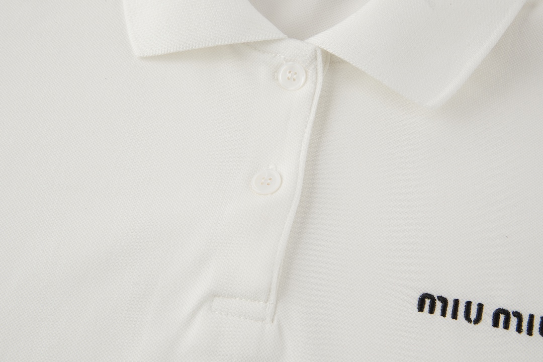 MIU MIU小刺绣POLO衫  纯色短袖 休闲T恤 夏季 黑色 白色 蓝色A2 
