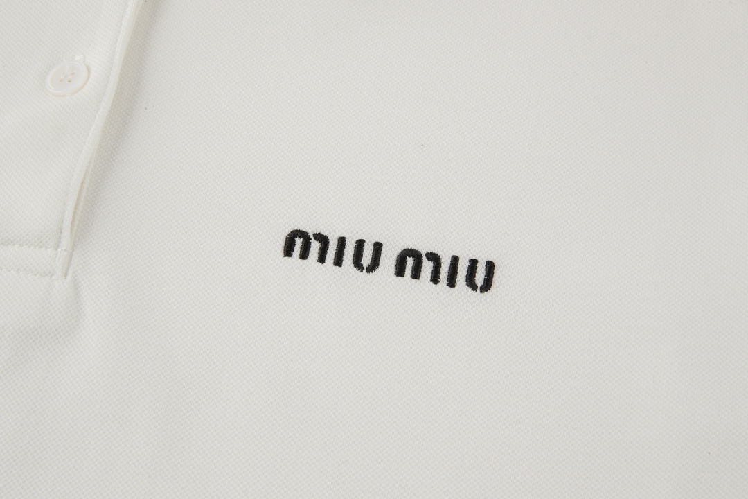 MIU MIU小刺绣POLO衫  纯色短袖 休闲T恤 夏季 黑色 白色 蓝色A2 