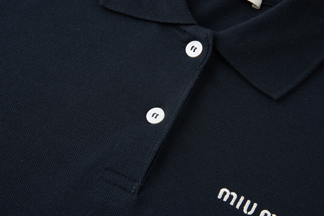 MIU MIU小刺绣POLO衫  纯色短袖 休闲T恤 夏季 黑色 白色 蓝色A2 