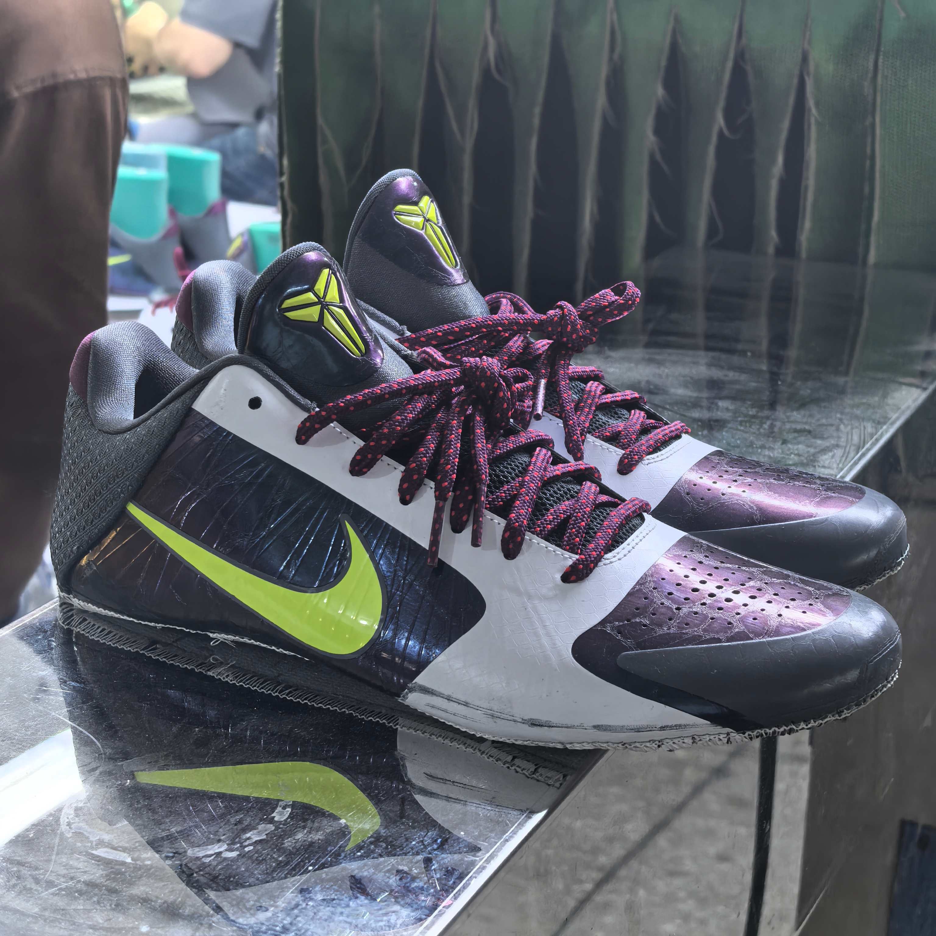 STAR -S级别 Kobe 5 Chaos 篮球鞋 球鞋 波鞋 实战鞋 运动耐磨防滑 男鞋 波鞋 小丑 CD4991-100