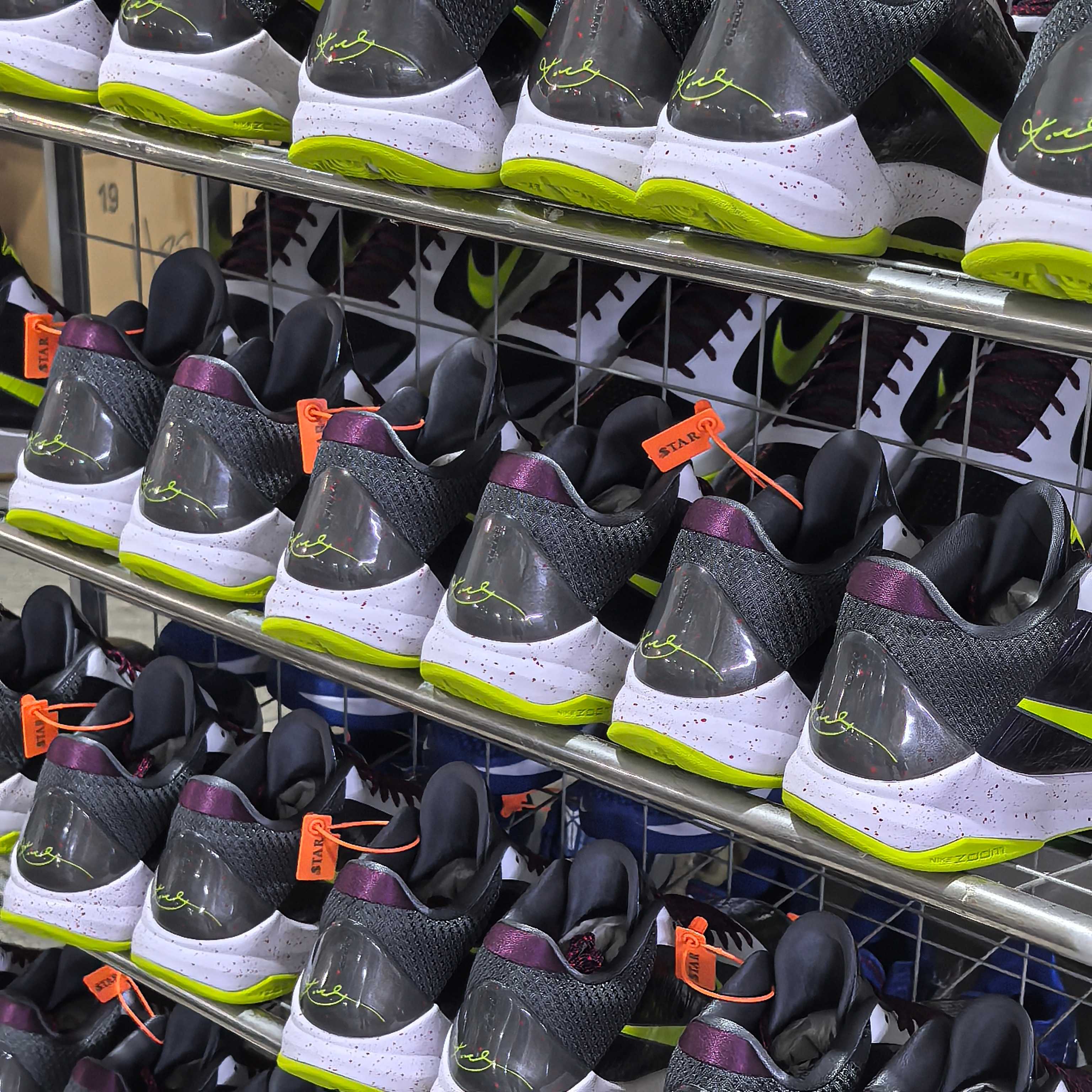 STAR -S级别 Kobe 5 Chaos 篮球鞋 球鞋 波鞋 实战鞋 运动耐磨防滑 男鞋 波鞋 小丑 CD4991-100