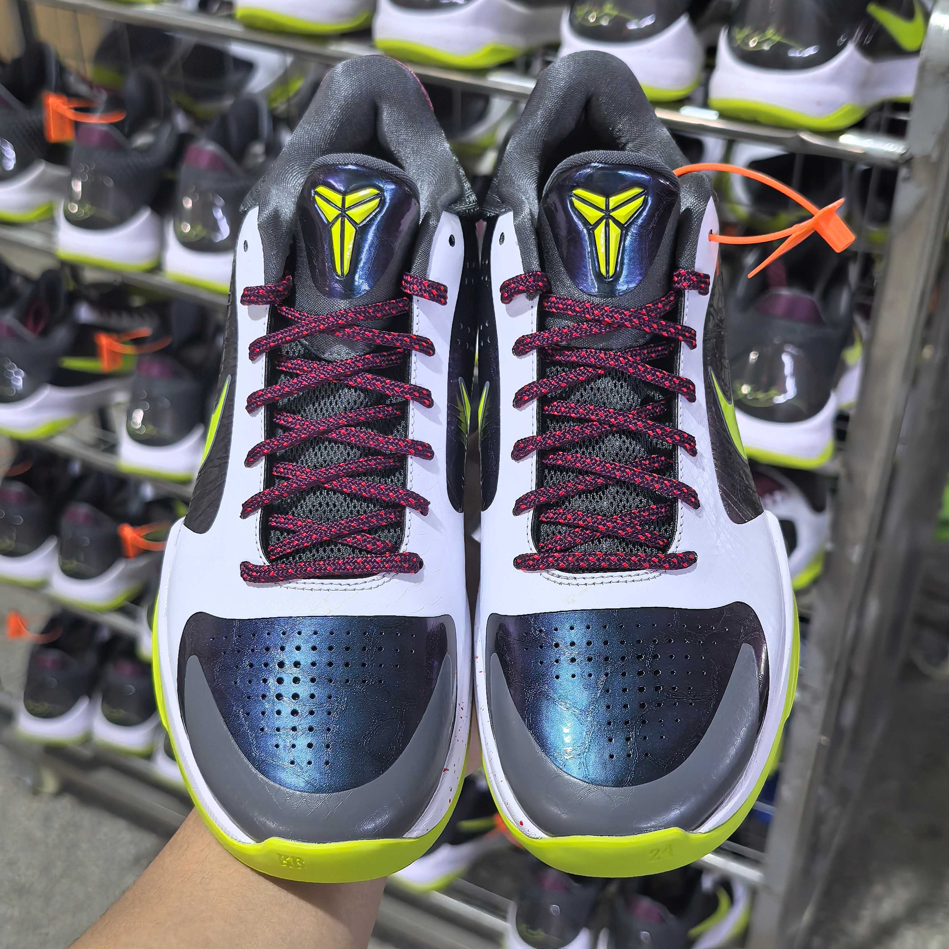 STAR -S级别 Kobe 5 Chaos 篮球鞋 球鞋 波鞋 实战鞋 运动耐磨防滑 男鞋 波鞋 小丑 CD4991-100