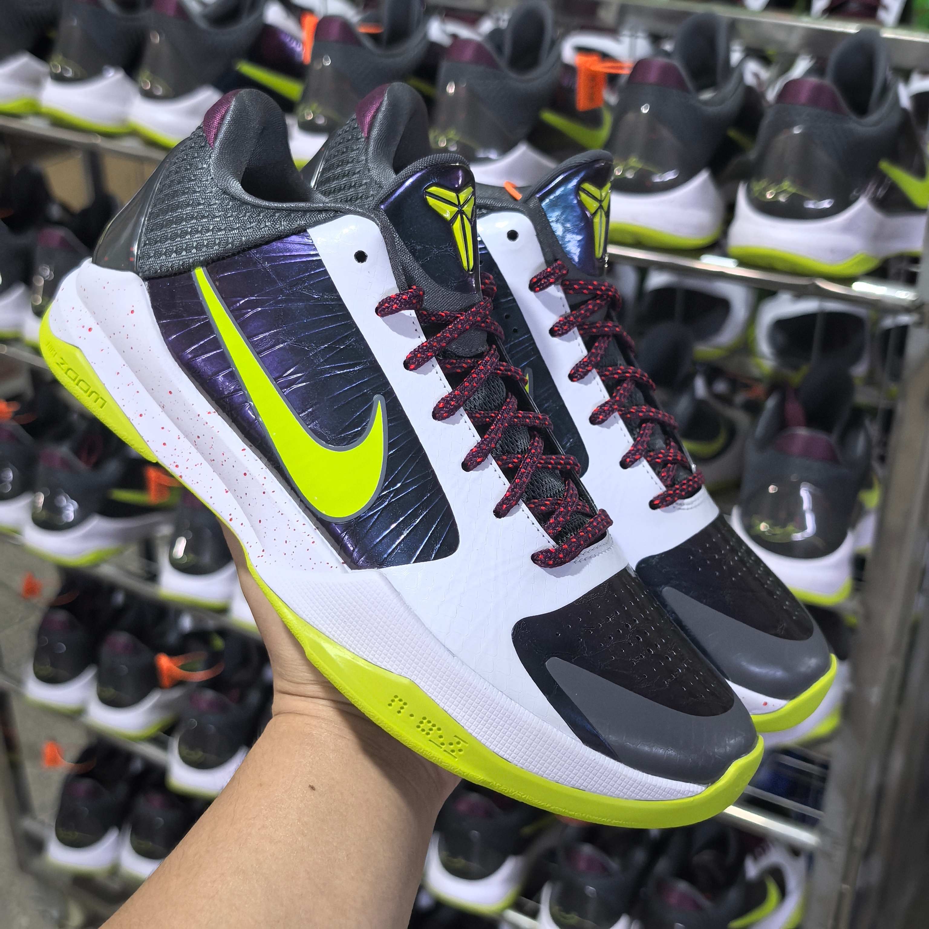 STAR -S级别 Kobe 5 Chaos 篮球鞋 球鞋 波鞋 实战鞋 运动耐磨防滑 男鞋 波鞋 小丑 CD4991-100