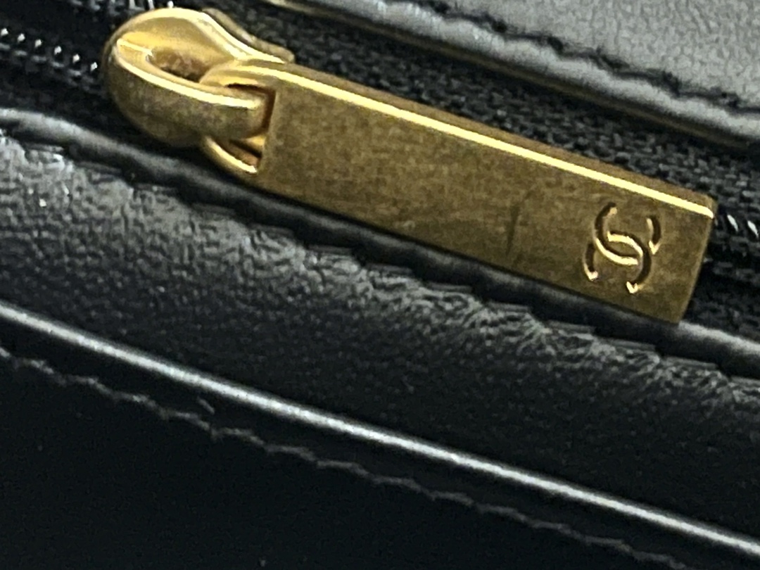 原厂皮 Chanel 香奈儿 Classic Flap CF 做旧五金 头层皮 手提袋 斜挎包 包包 菱格纹 2101Y821 黑色 AS2431-B05810-94305