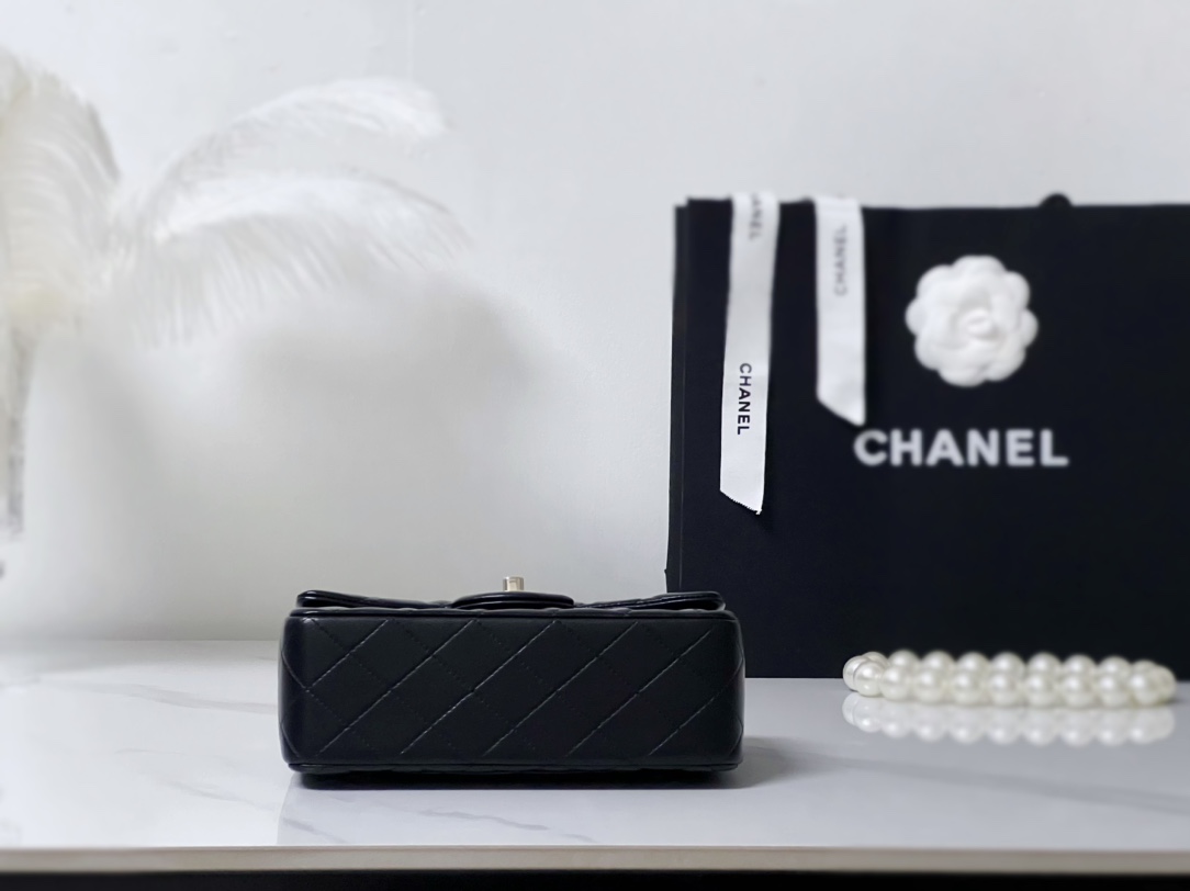 原厂皮 23K Chanel 香奈儿 Classic Flap CF 做旧五金 头层皮 手提袋 斜挎包 包包 菱格纹 2431Y831 黑色  AS4409-B14245-94305