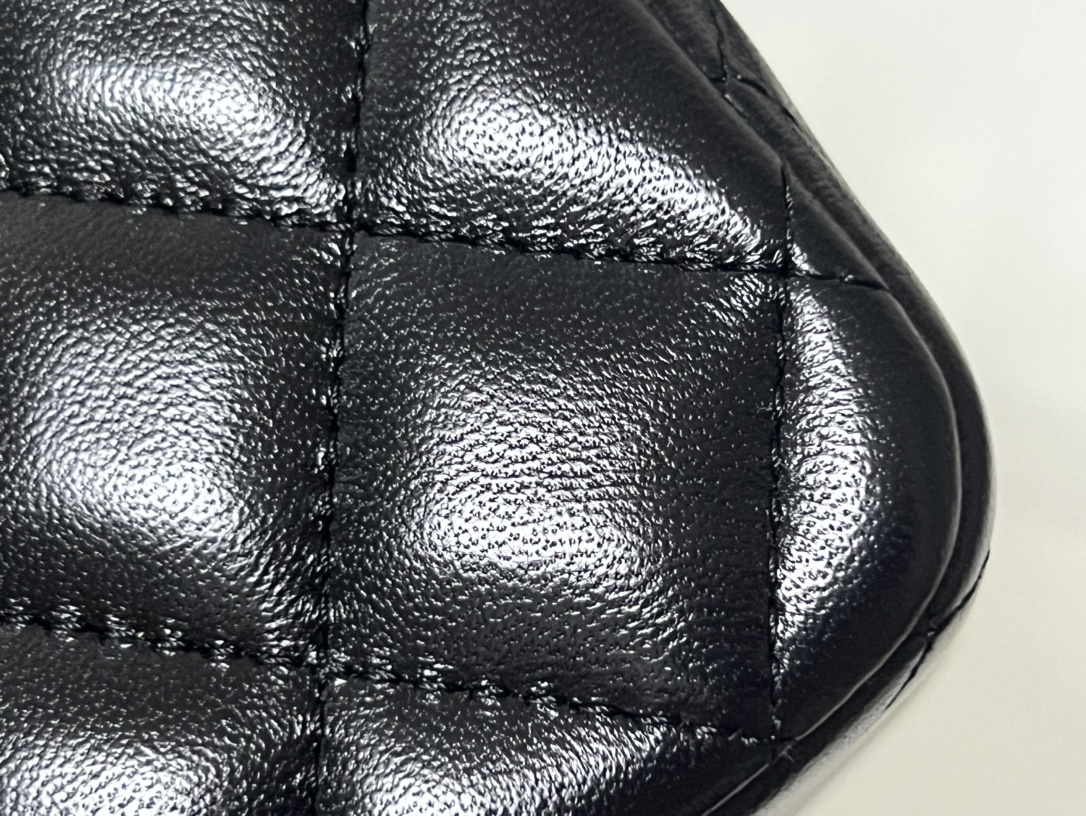 原厂皮 23K Chanel 香奈儿 Classic Flap CF 做旧五金 头层皮 手提袋 斜挎包 包包 菱格纹 2431Y831 黑色  AS4409-B14245-94305