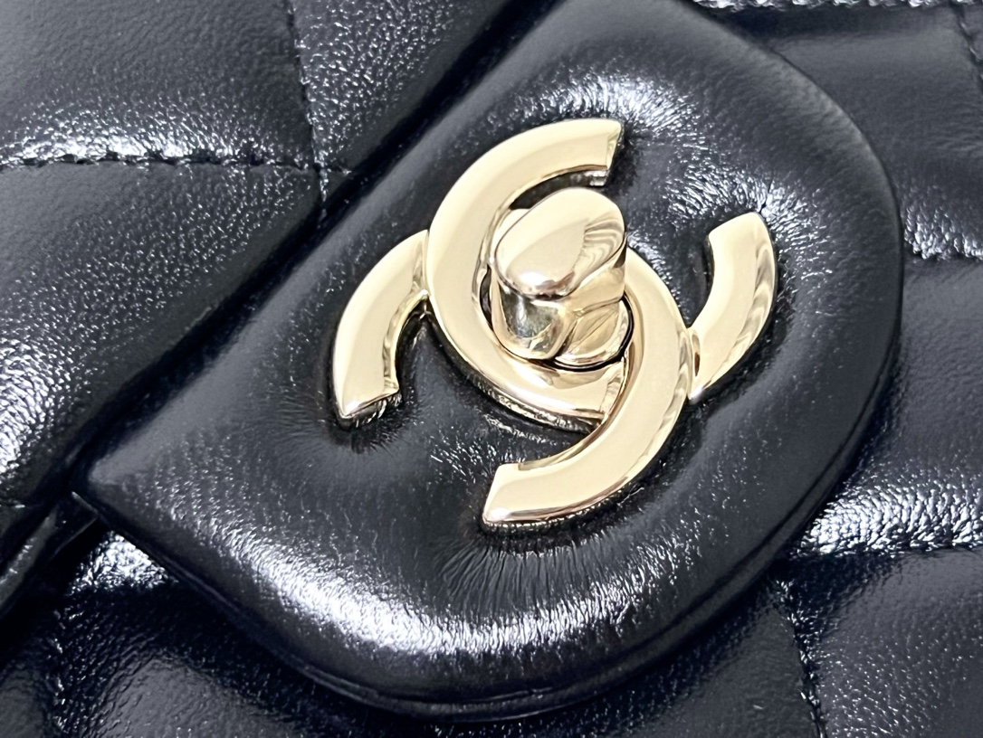 原厂皮 23K Chanel 香奈儿 Classic Flap CF 做旧五金 头层皮 手提袋 斜挎包 包包 菱格纹 2431Y831 黑色  AS4409-B14245-94305