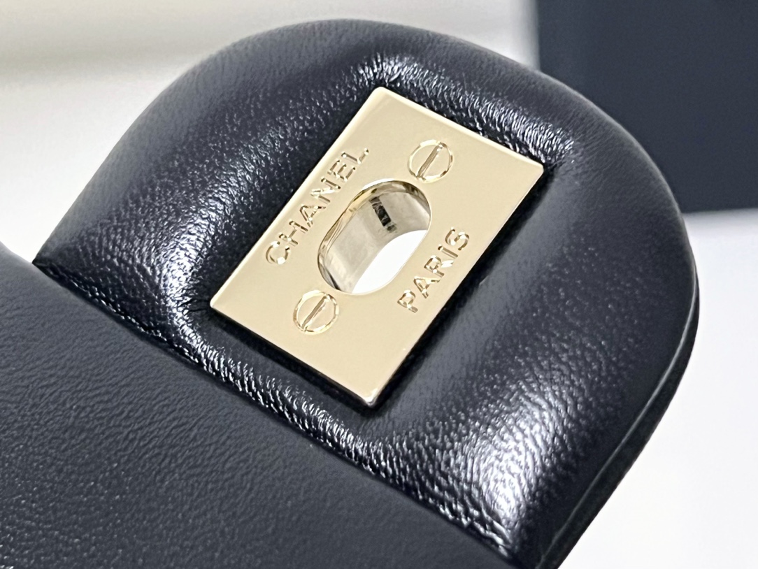 原厂皮 23K Chanel 香奈儿 Classic Flap CF 做旧五金 头层皮 手提袋 斜挎包 包包 菱格纹 2431Y831 黑色  AS4409-B14245-94305