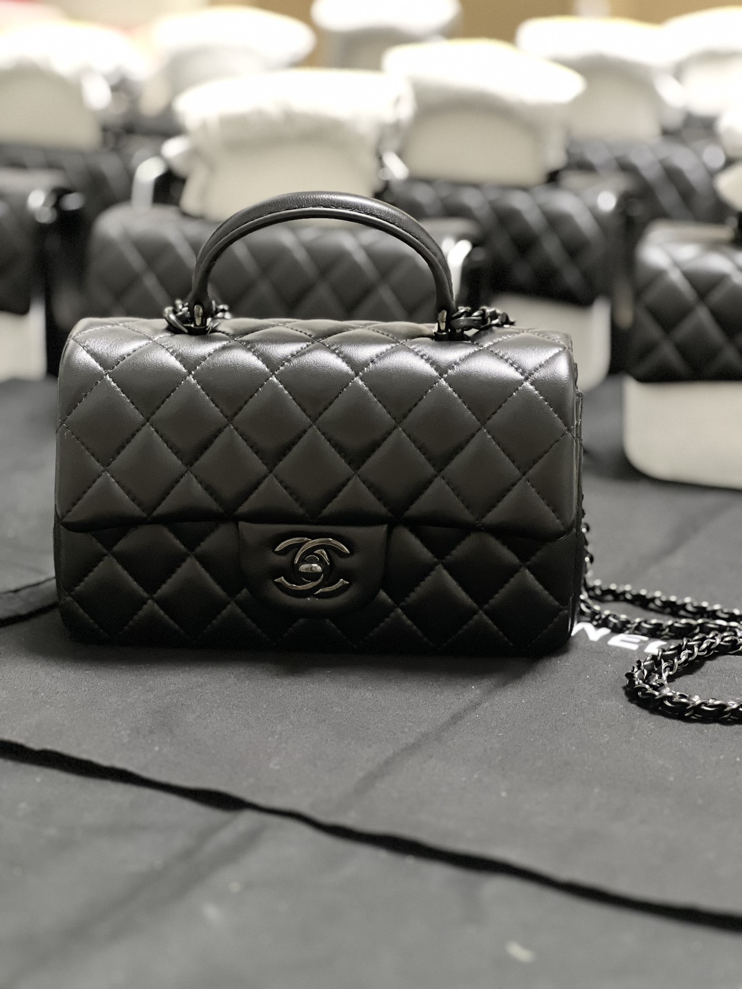 原厂皮 Chanel 香奈儿 Classic Flap CF 五金 头层皮 手提袋 斜挎包 包包 菱格纹  2433Y521 黑枪  AS2431-B16886-94305