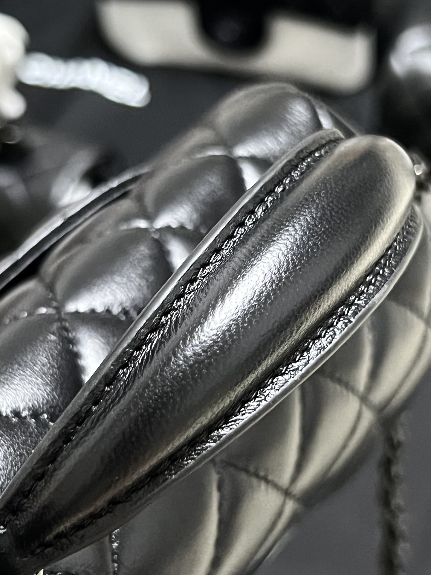 原厂皮 Chanel 香奈儿 Classic Flap CF 五金 头层皮 手提袋 斜挎包 包包 菱格纹  2433Y521 黑枪  AS2431-B16886-94305