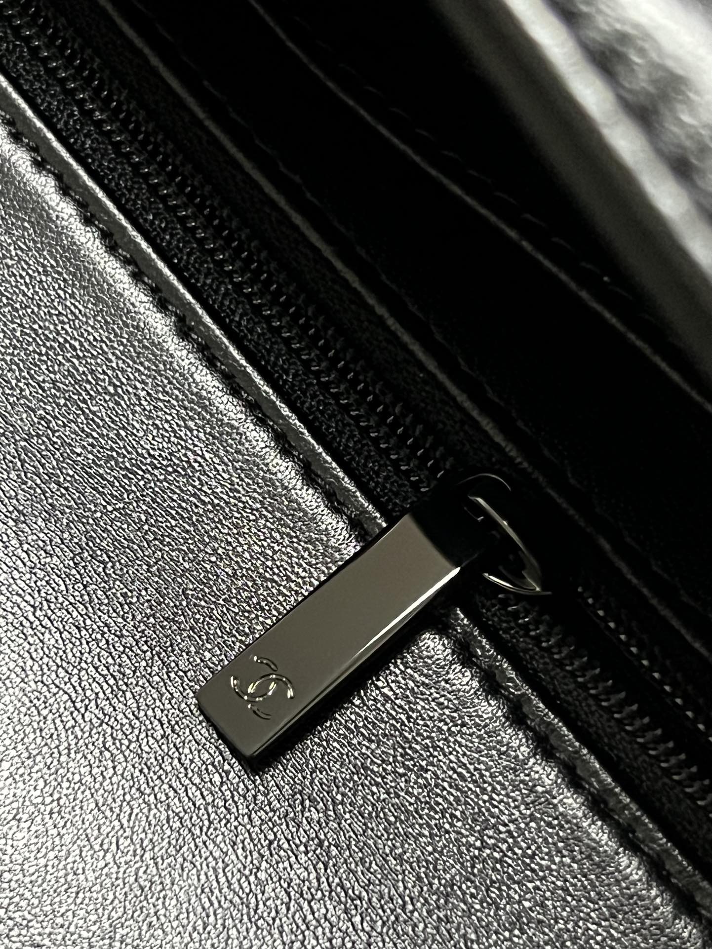 原厂皮 Chanel 香奈儿 Classic Flap CF 五金 头层皮 手提袋 斜挎包 包包 菱格纹  2433Y521 黑枪  AS2431-B16886-94305