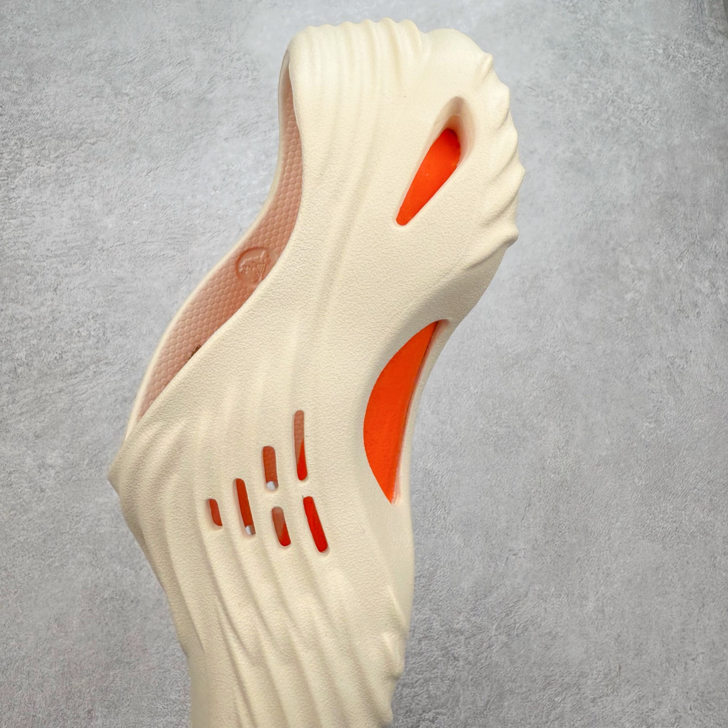 Crocs 卡骆驰 旋风 EVA 通勤 凉鞋 室内外 拖鞋 沙滩鞋  洞洞鞋 米色 210521-108