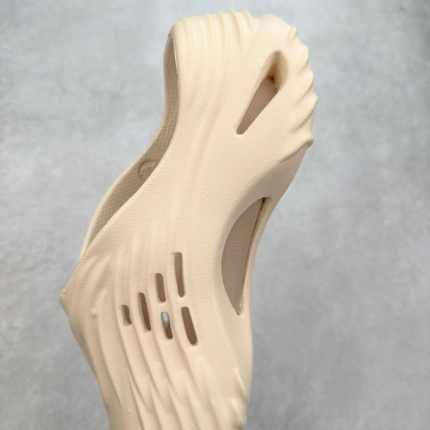 Crocs 卡骆驰 旋风 EVA 通勤 凉鞋 室内外 拖鞋 沙滩鞋  洞洞鞋 米棕 210521-0LL