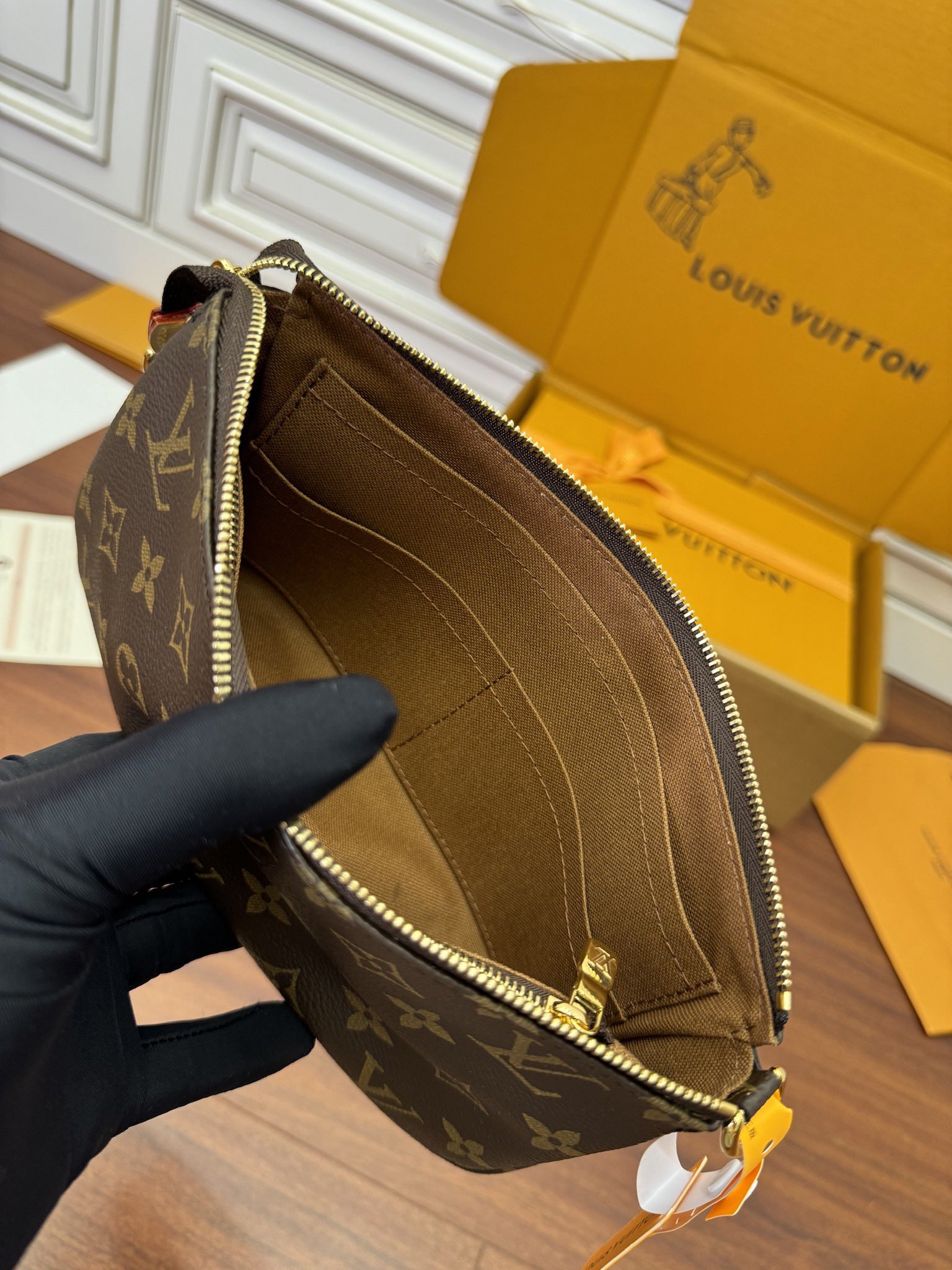 特級芯片 LOUIS VUITTON Pochette Accessoires LV 路易威登  牛皮革 斜挎包 单肩包 双肩包 水桶 手提包 老花棕色 M82766