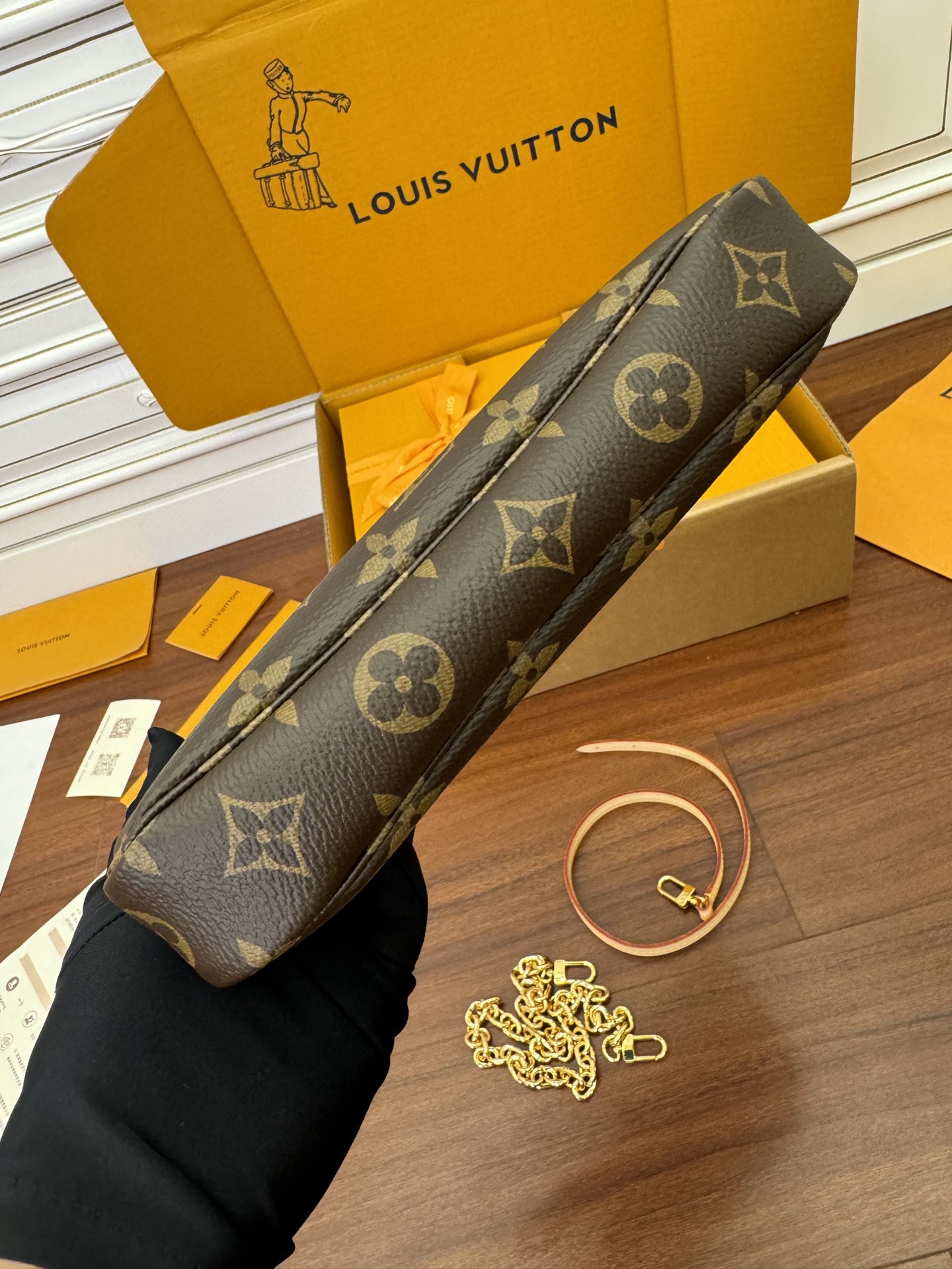 特級芯片 LOUIS VUITTON Pochette Accessoires LV 路易威登  牛皮革 斜挎包 单肩包 双肩包 水桶 手提包 老花棕色 M82766