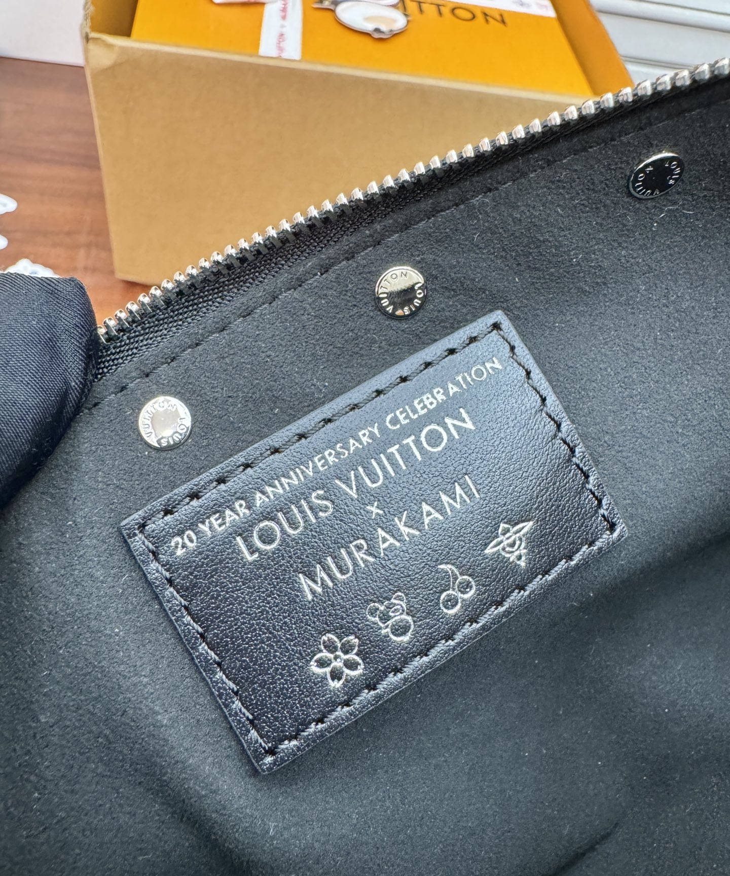 特級芯片 LOUIS VUITTON Takashi Murakami 村上隆 LV 路易威登  牛皮革 斜挎包 单肩包 双肩包 水桶 手提包 黑彩色 M13663