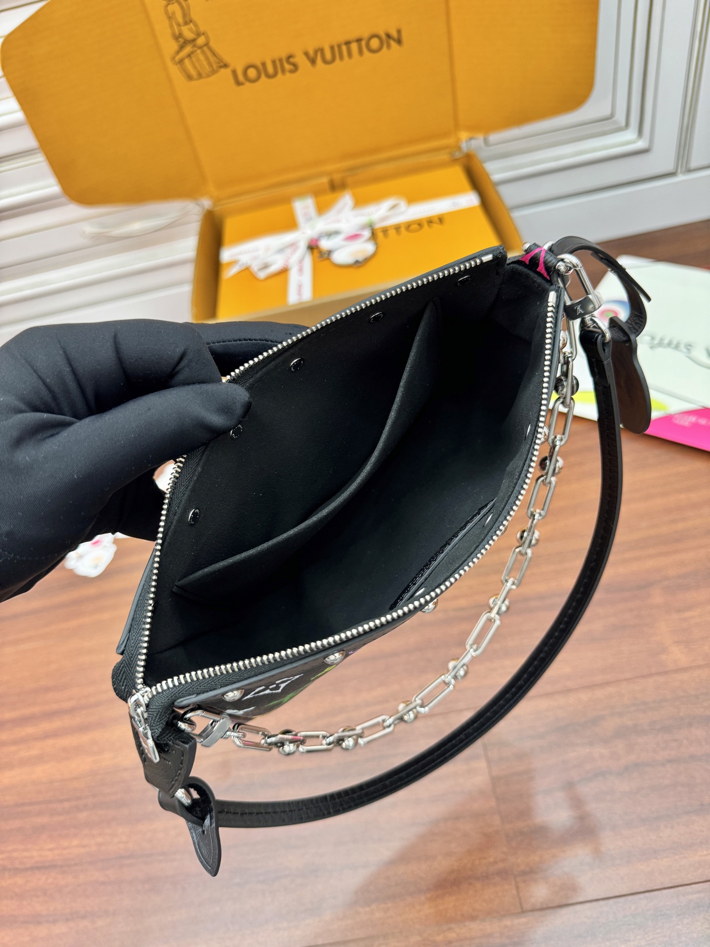 特級芯片 LOUIS VUITTON Takashi Murakami 村上隆 LV 路易威登  牛皮革 斜挎包 单肩包 双肩包 水桶 手提包 黑彩色 M13663