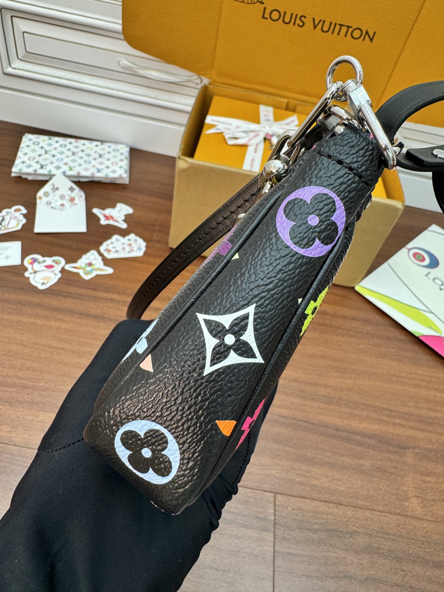 特級芯片 LOUIS VUITTON Takashi Murakami 村上隆 LV 路易威登  牛皮革 斜挎包 单肩包 双肩包 水桶 手提包 黑彩色 M13663