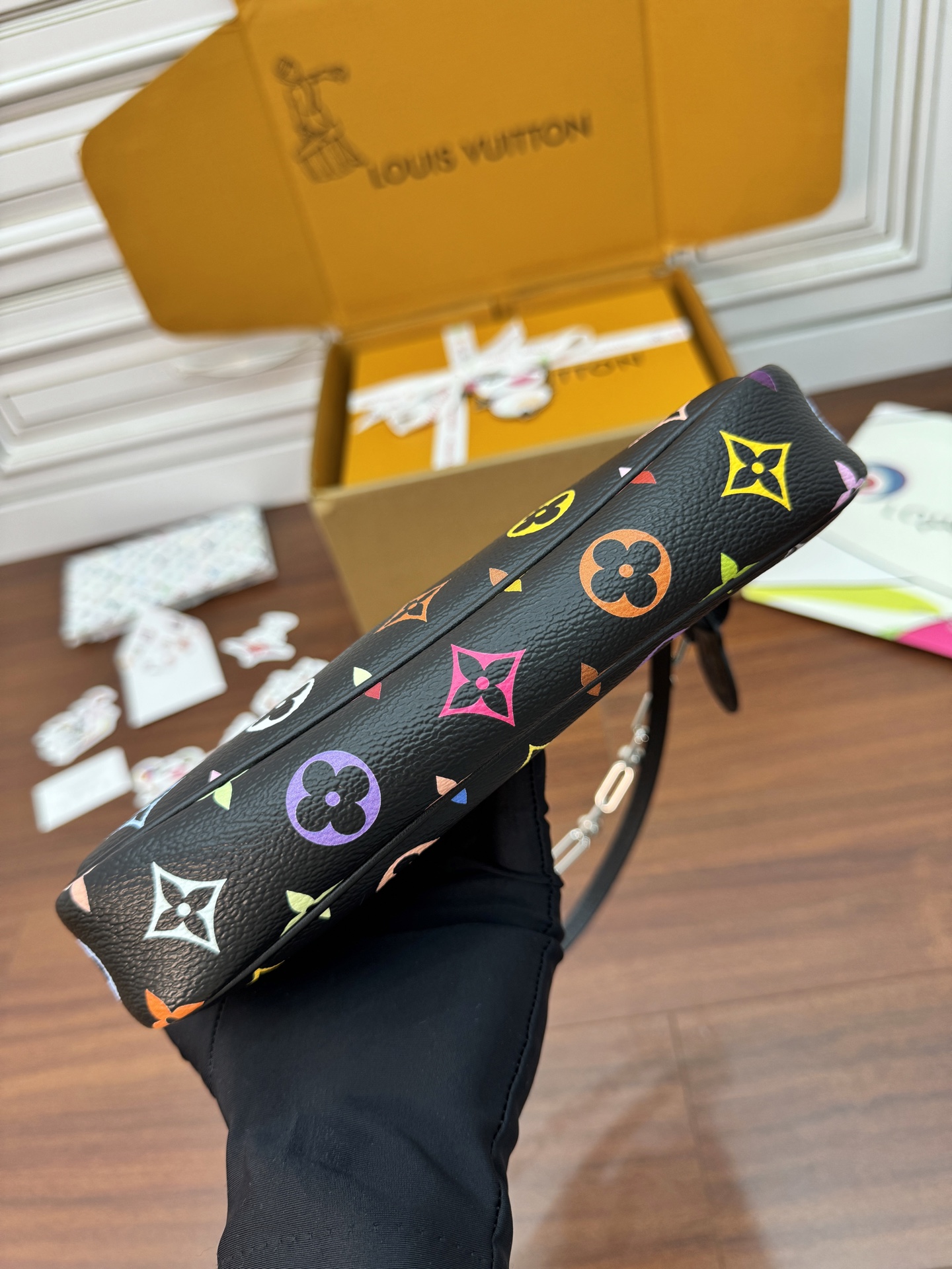 特級芯片 LOUIS VUITTON Takashi Murakami 村上隆 LV 路易威登  牛皮革 斜挎包 单肩包 双肩包 水桶 手提包 黑彩色 M13663