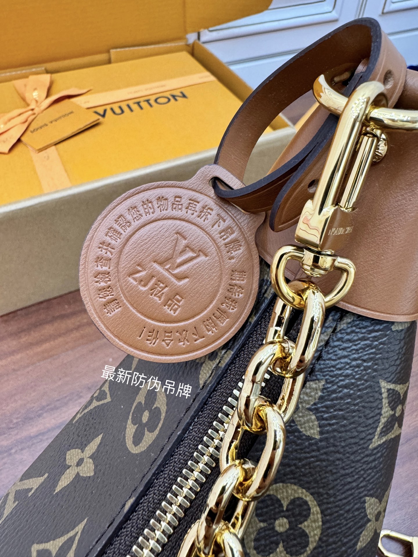 特级芯片 LOUIS VUITTON 路易威登 LV Loop Hobo 经典老花满印涂层帆布拼牛皮革 法棍包 月亮包 手提包 单肩包 斜挎包 女款 大号 棕色 M46311