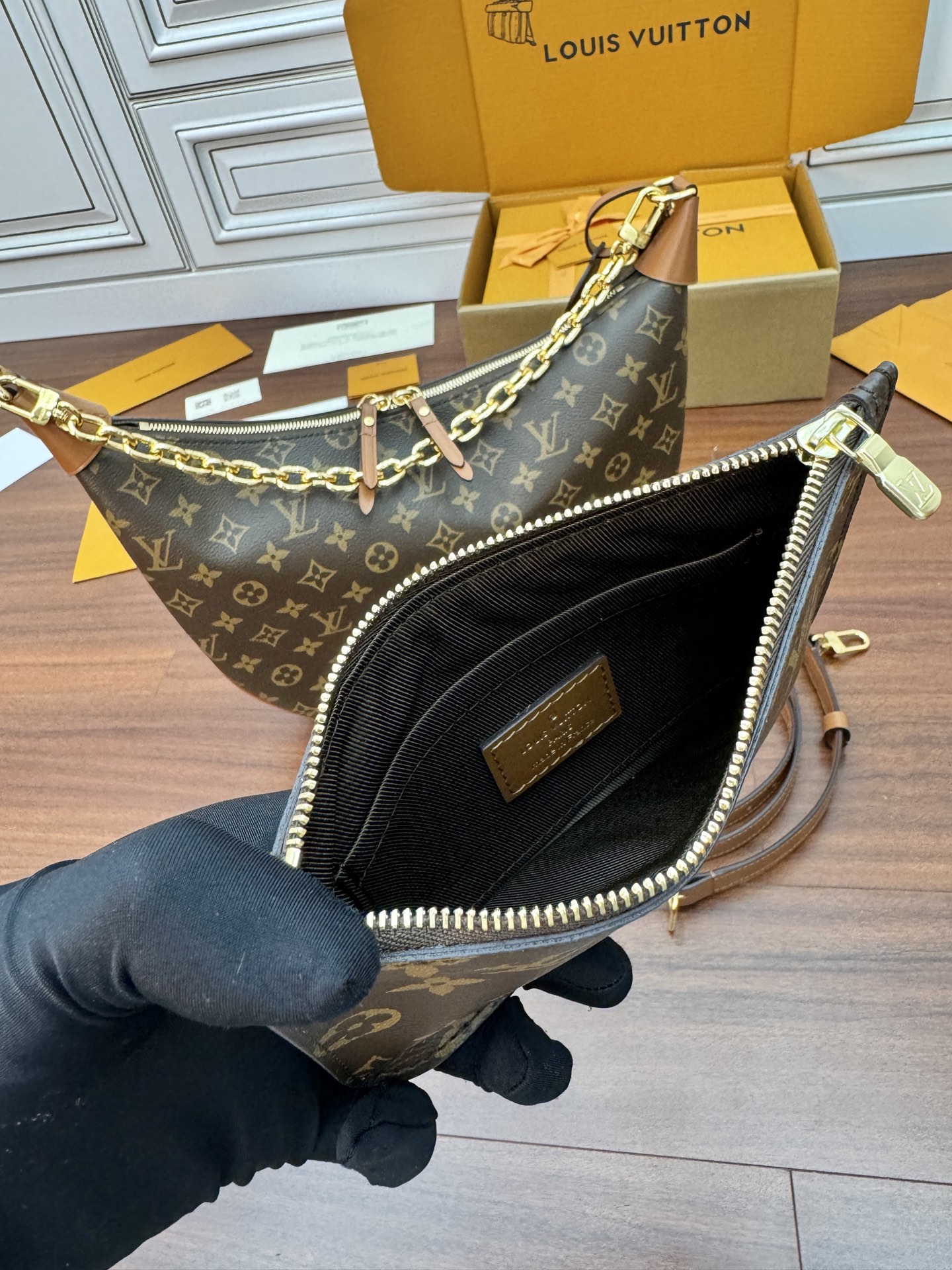 特级芯片 LOUIS VUITTON 路易威登 LV Loop Hobo 经典老花满印涂层帆布拼牛皮革 法棍包 月亮包 手提包 单肩包 斜挎包 女款 大号 棕色 M46311